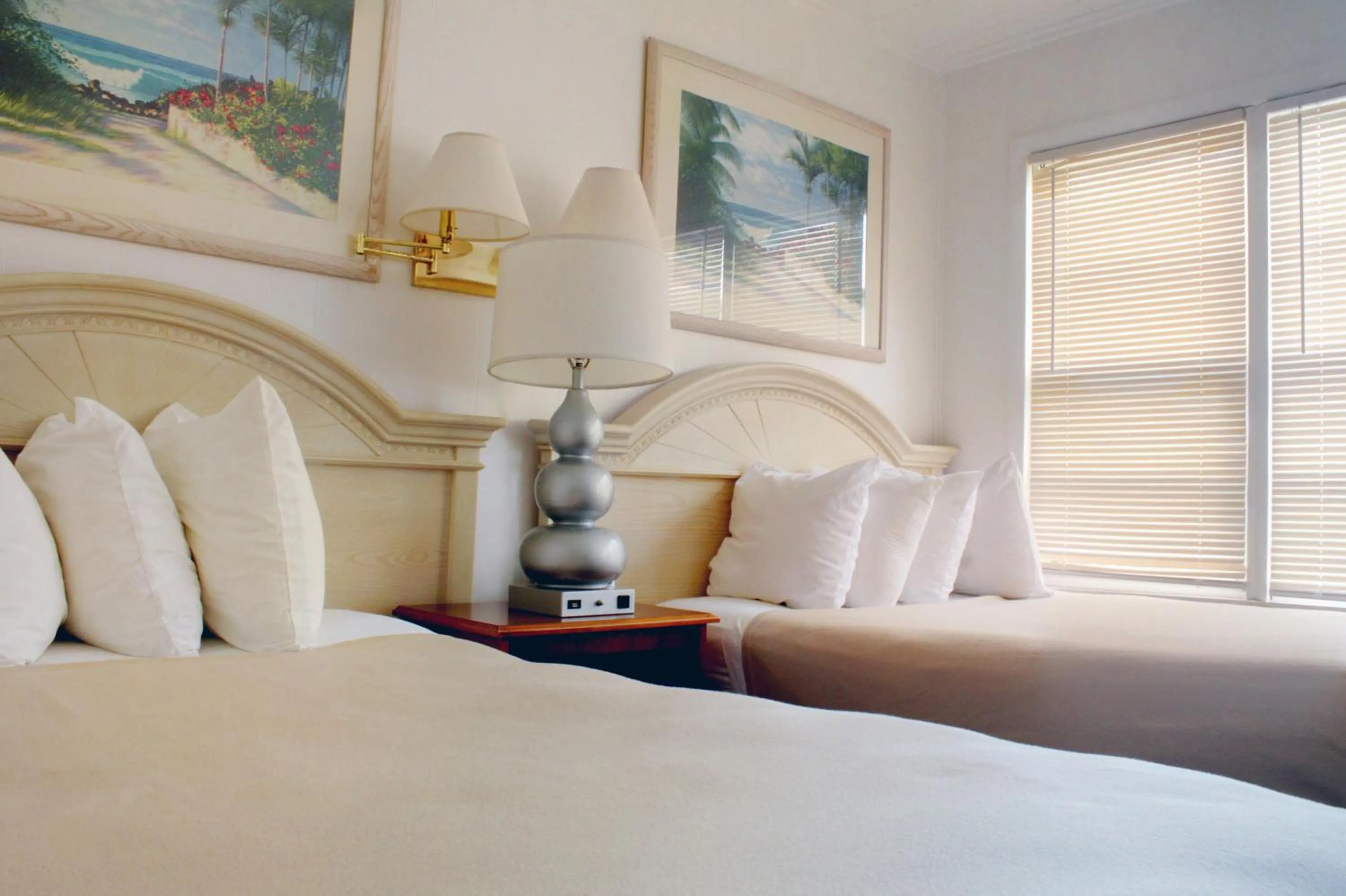 Bedroom, Bed in Oceanic Motel