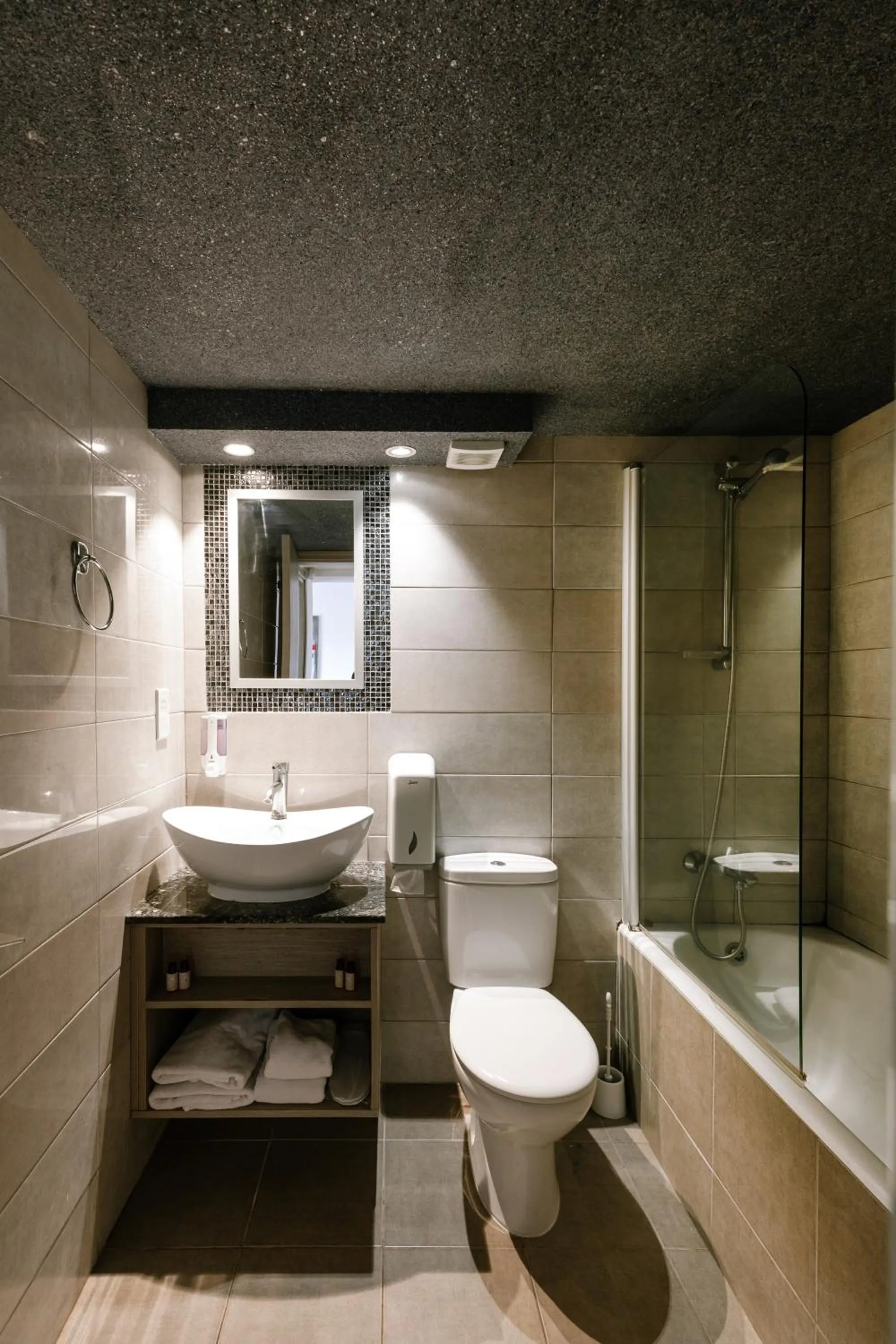 Shower in Neptune Hotel Apartments Paphos