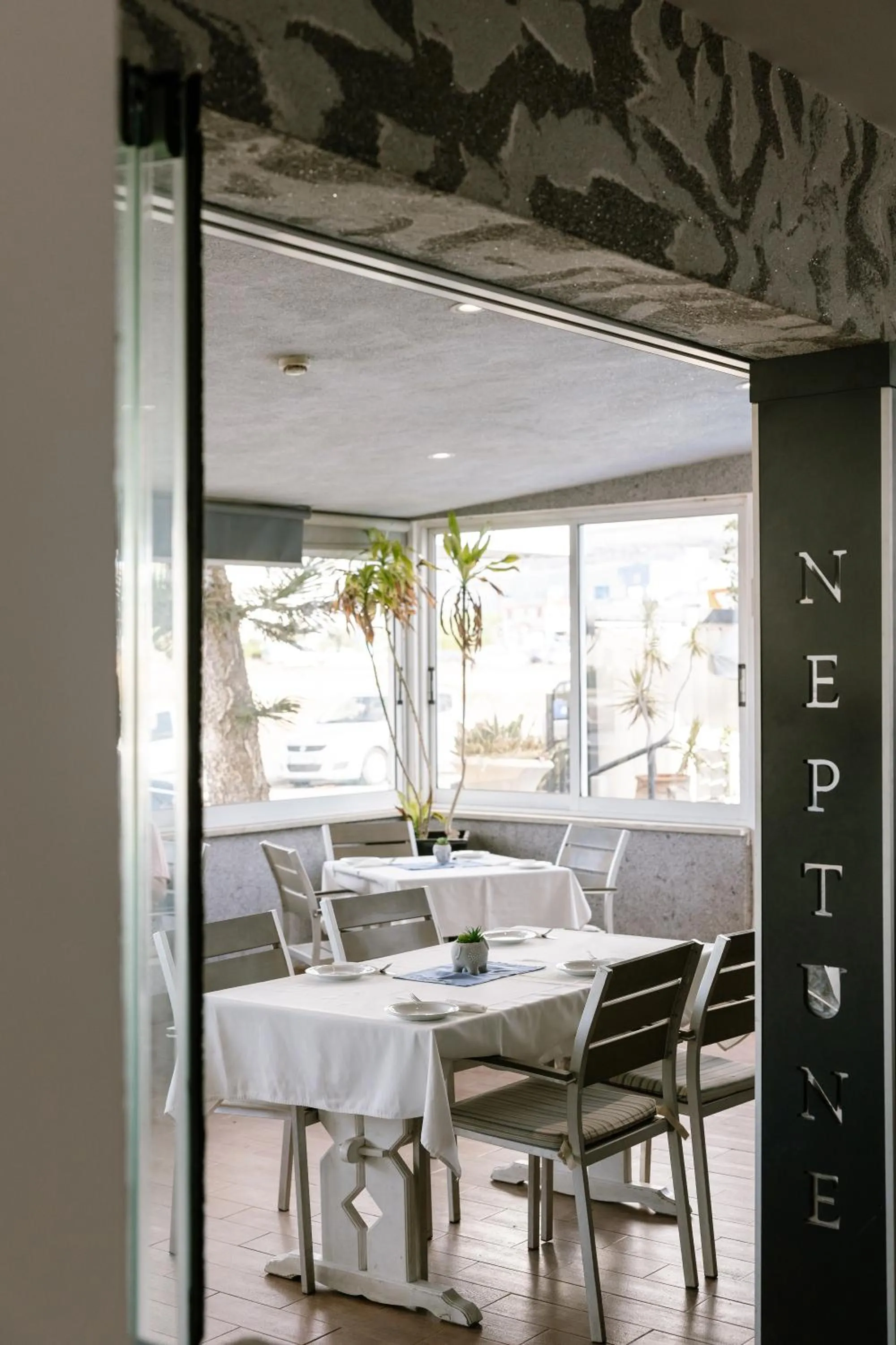 Restaurant/places to eat in Neptune Hotel Apartments Paphos