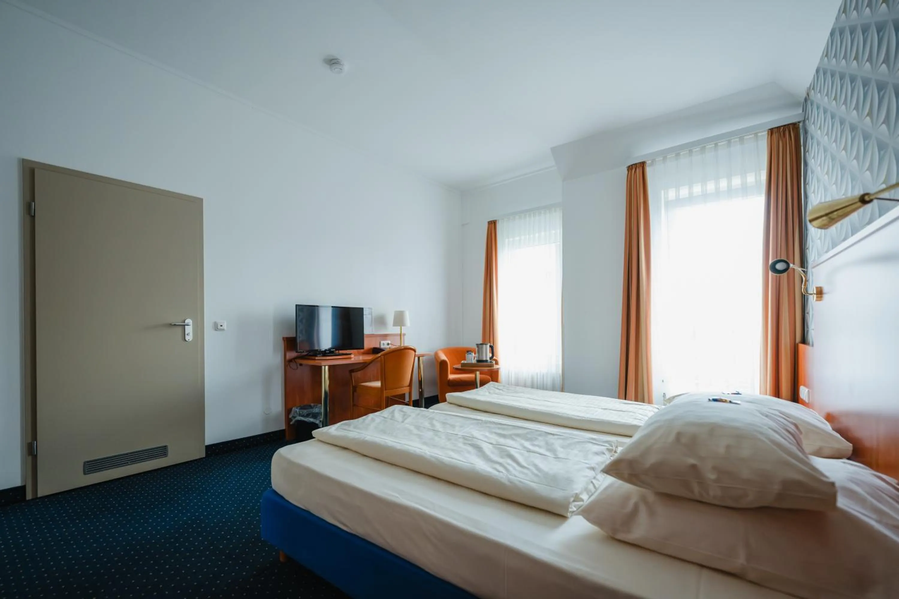 Photo of the whole room, Bed in Hotel Mirage