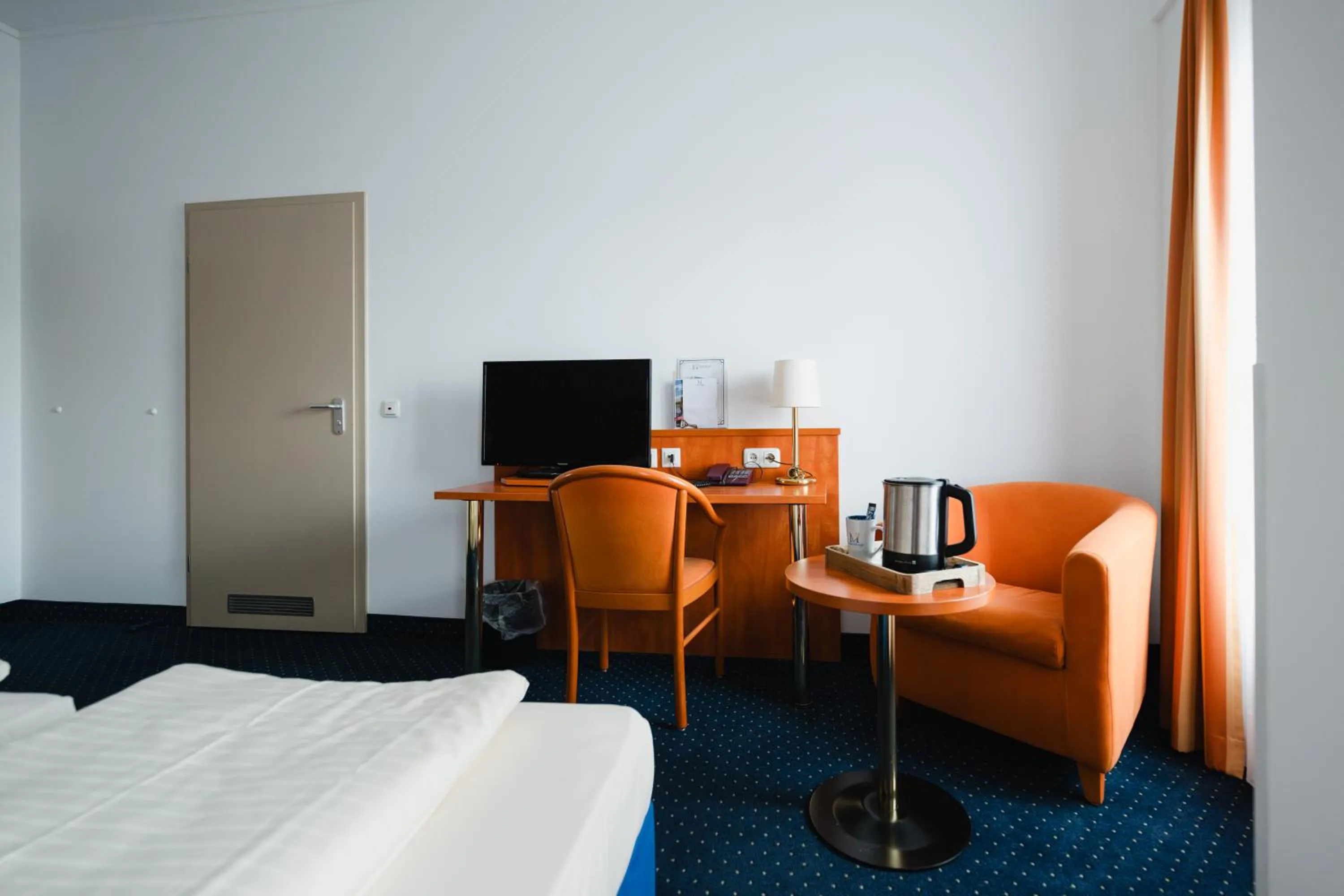 Photo of the whole room, Bed in Hotel Mirage