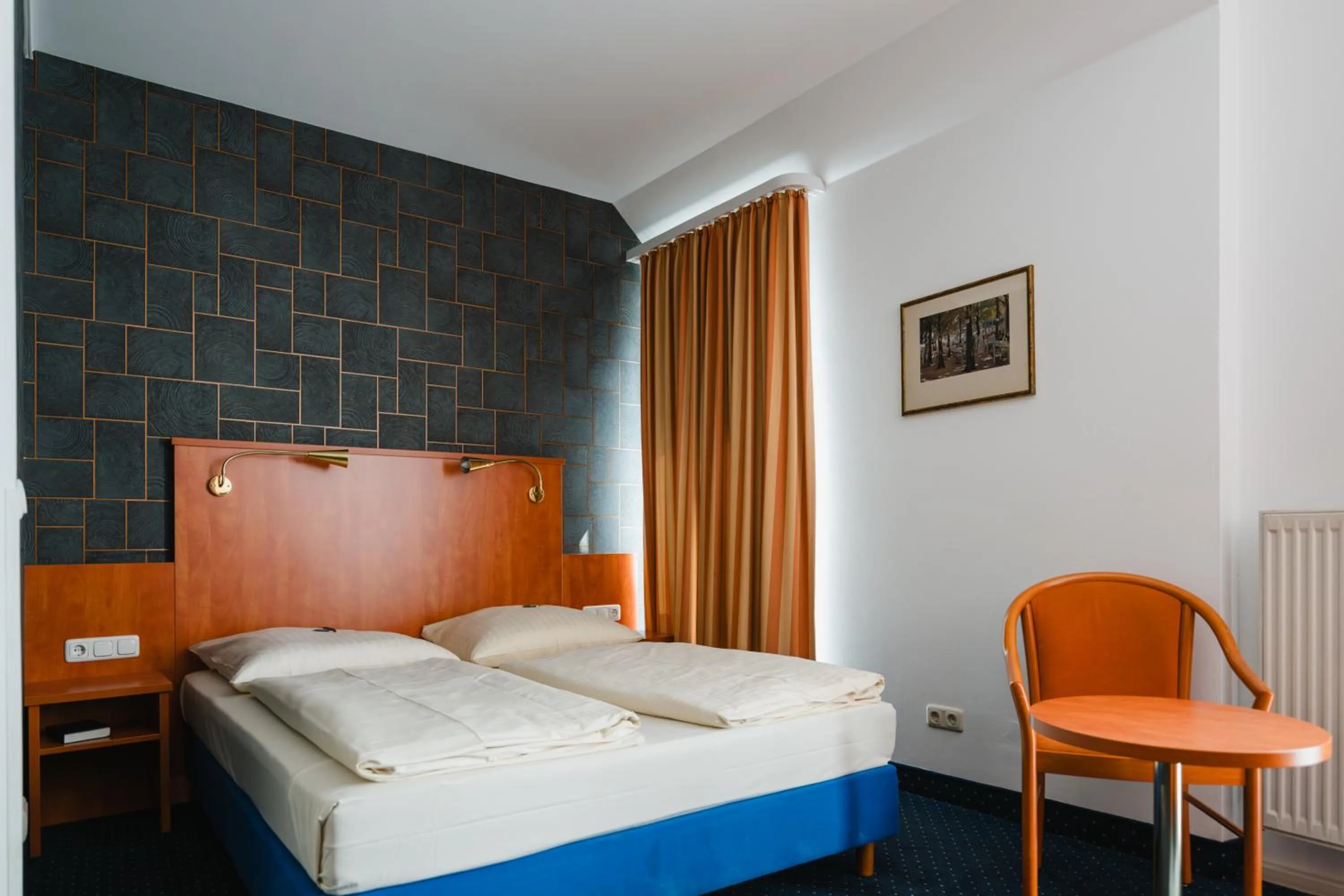 Photo of the whole room, Bed in Hotel Mirage