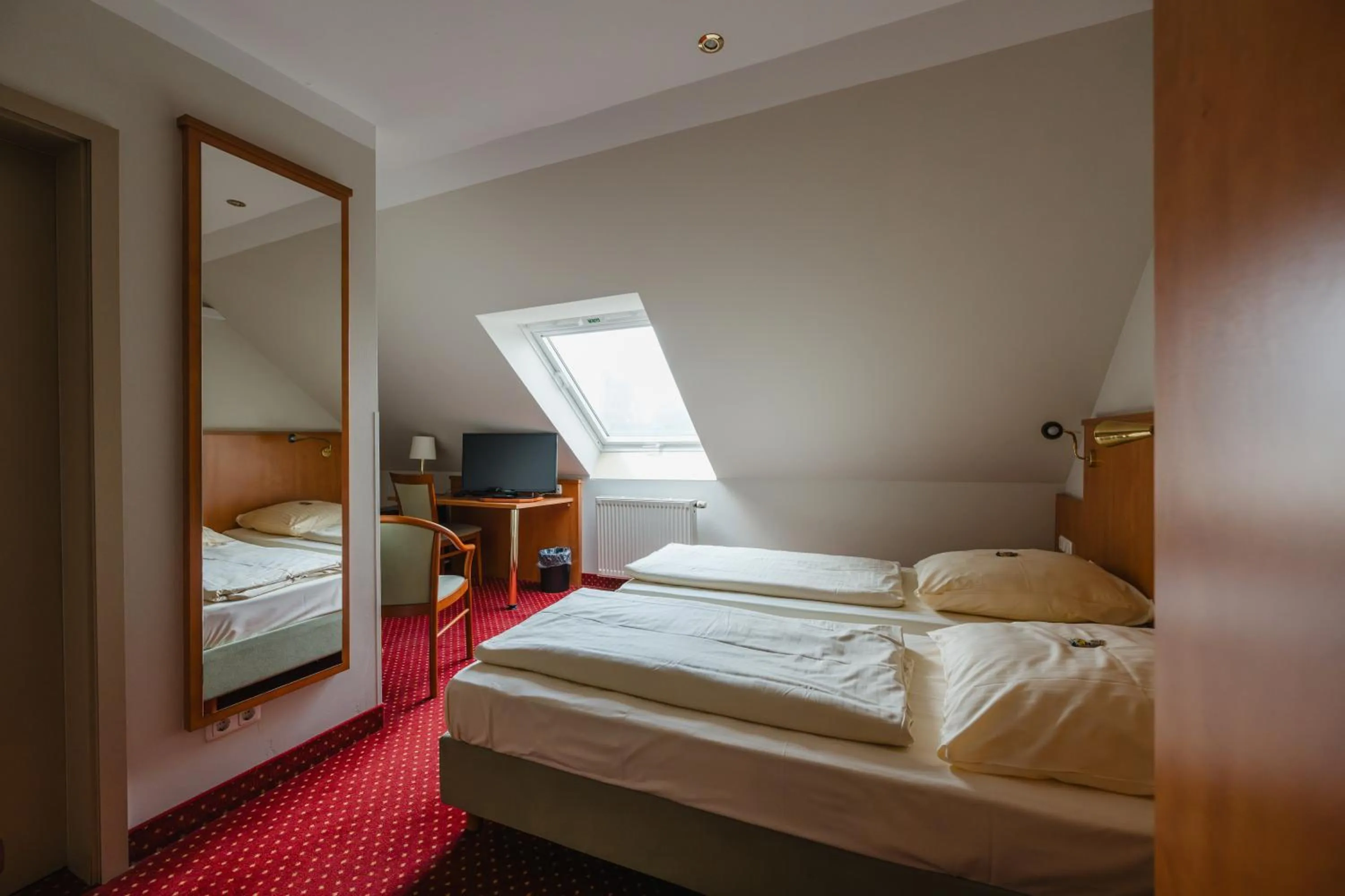 Photo of the whole room, Bed in Hotel Mirage