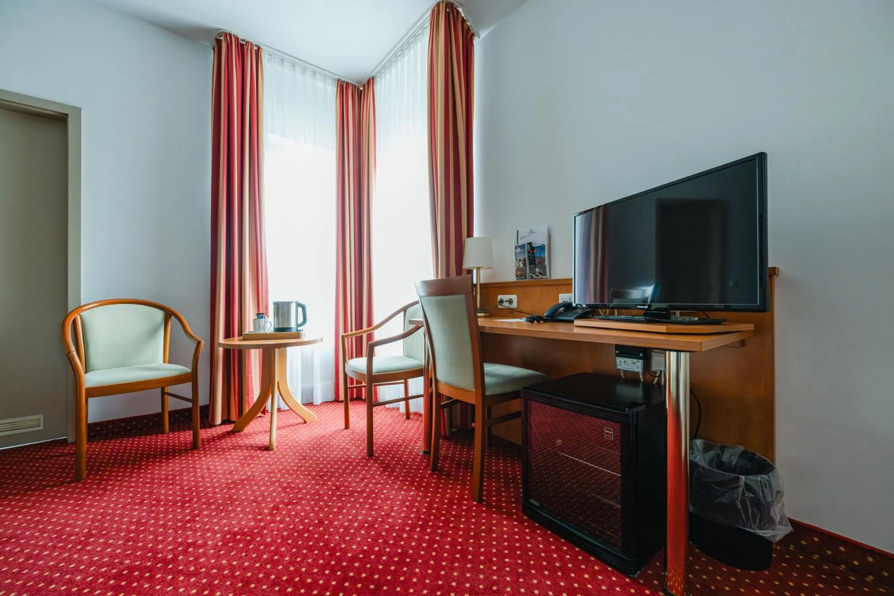 Photo of the whole room in Hotel Mirage