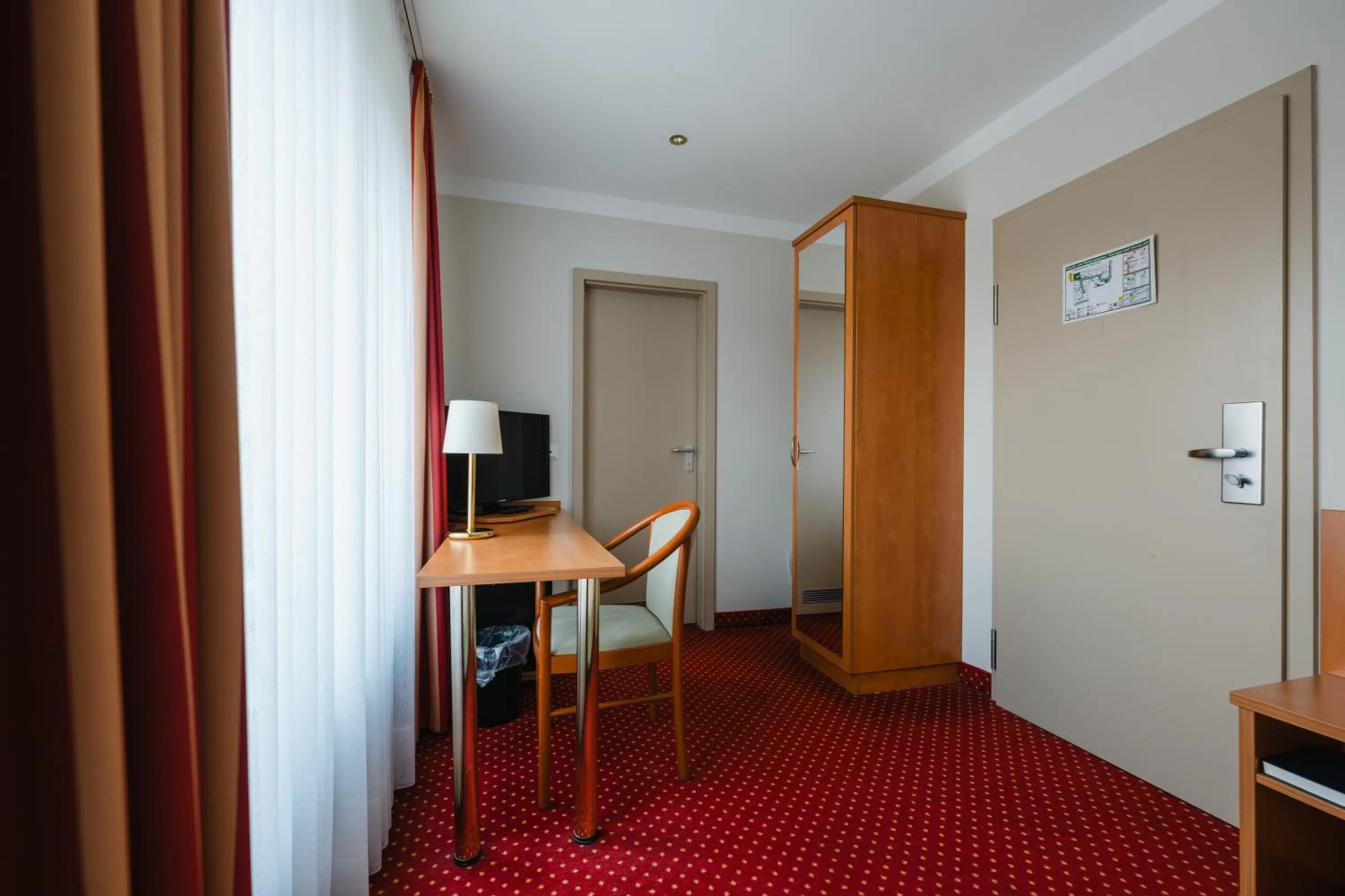 Photo of the whole room in Hotel Mirage