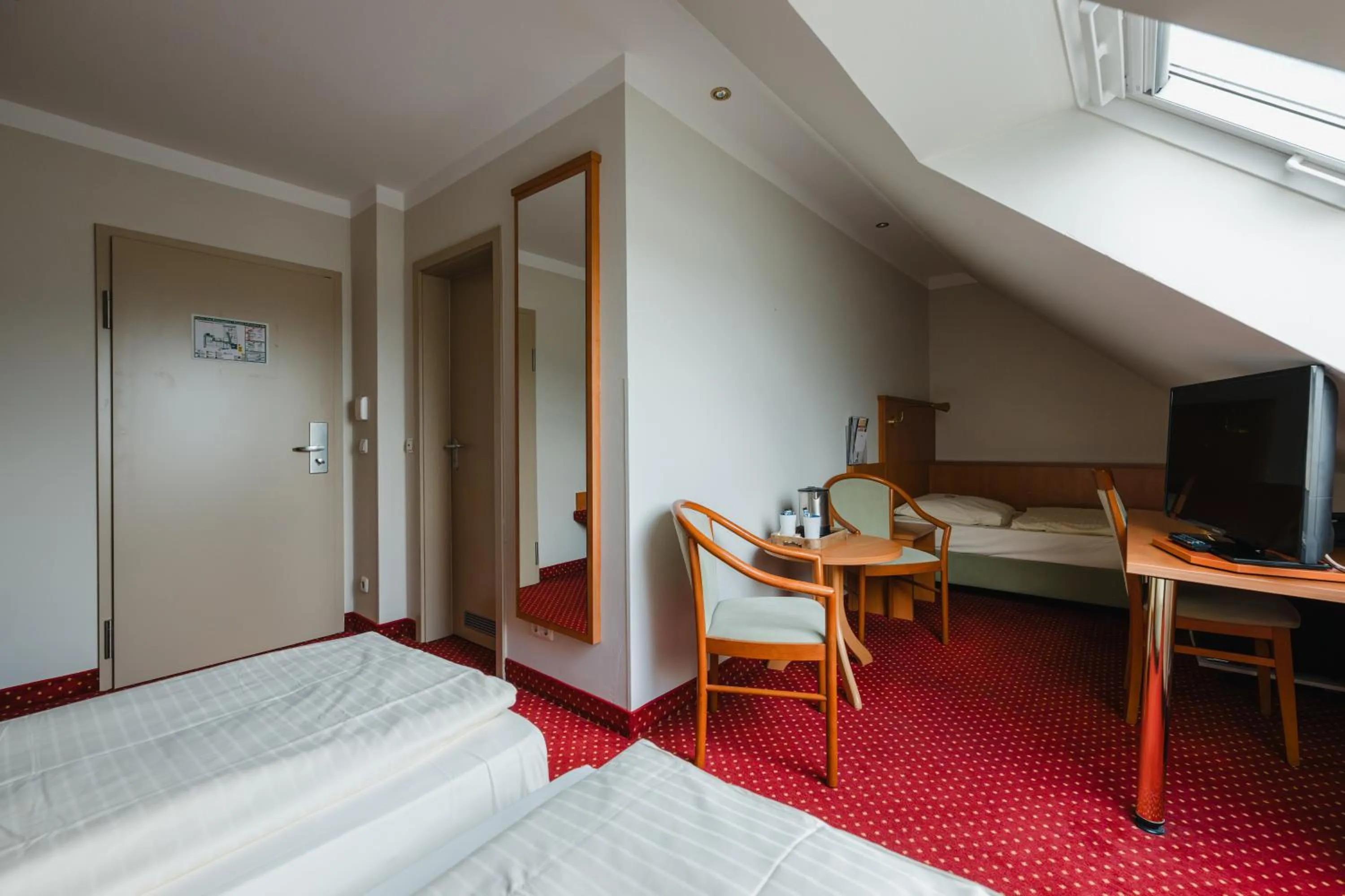 Photo of the whole room, Bed in Hotel Mirage