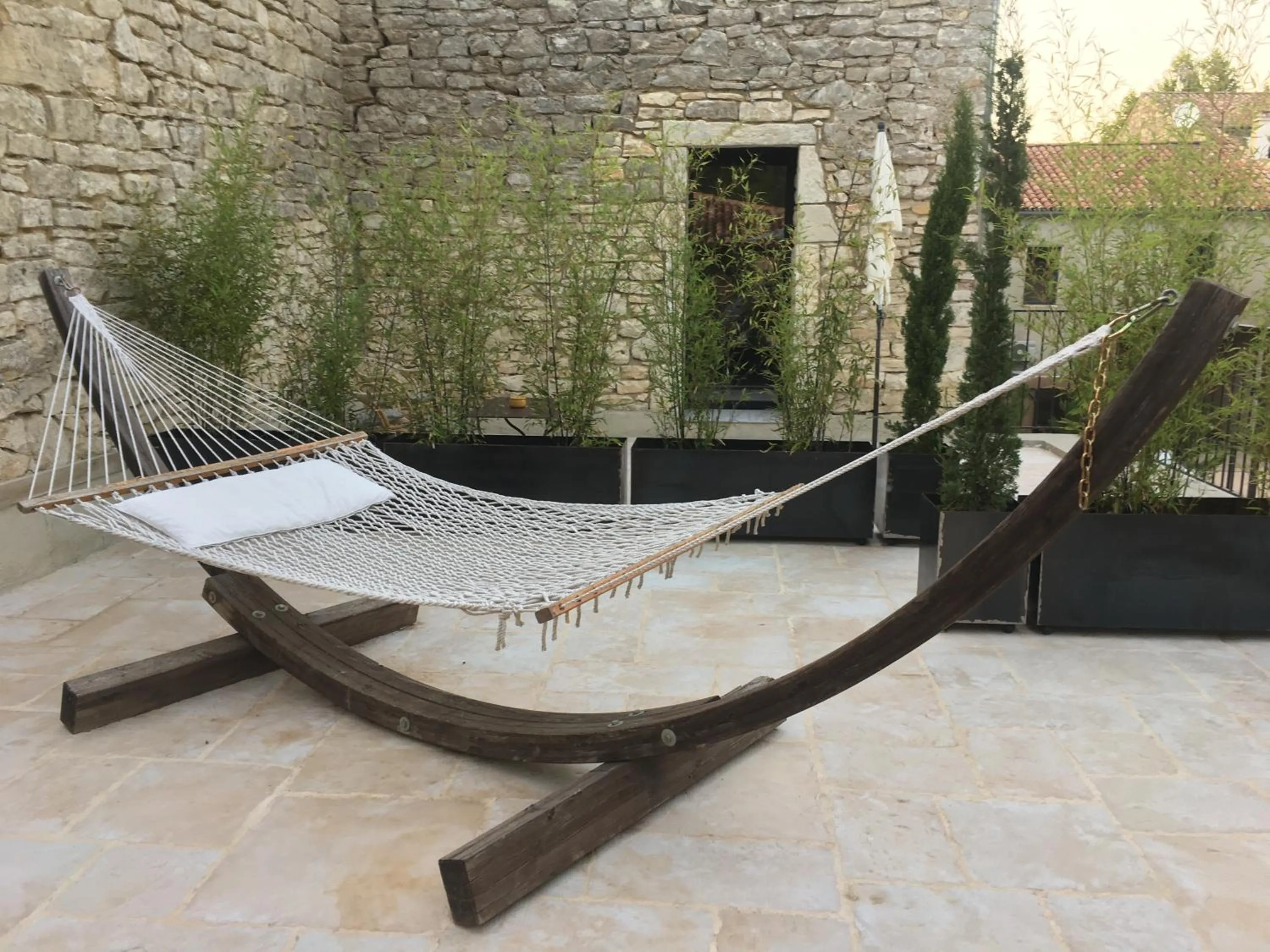 Patio in LE MAS DES AUGES