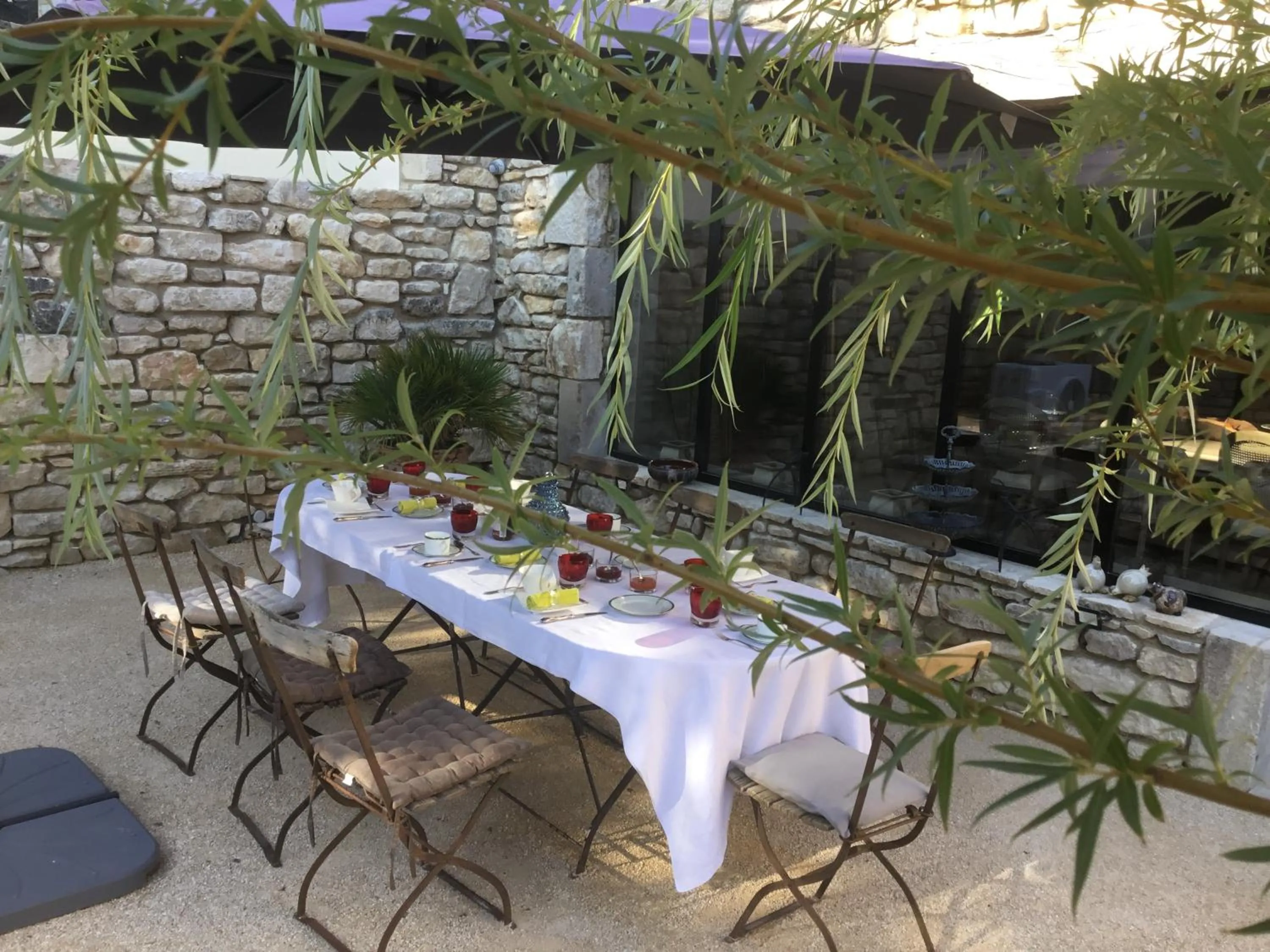 Patio in LE MAS DES AUGES