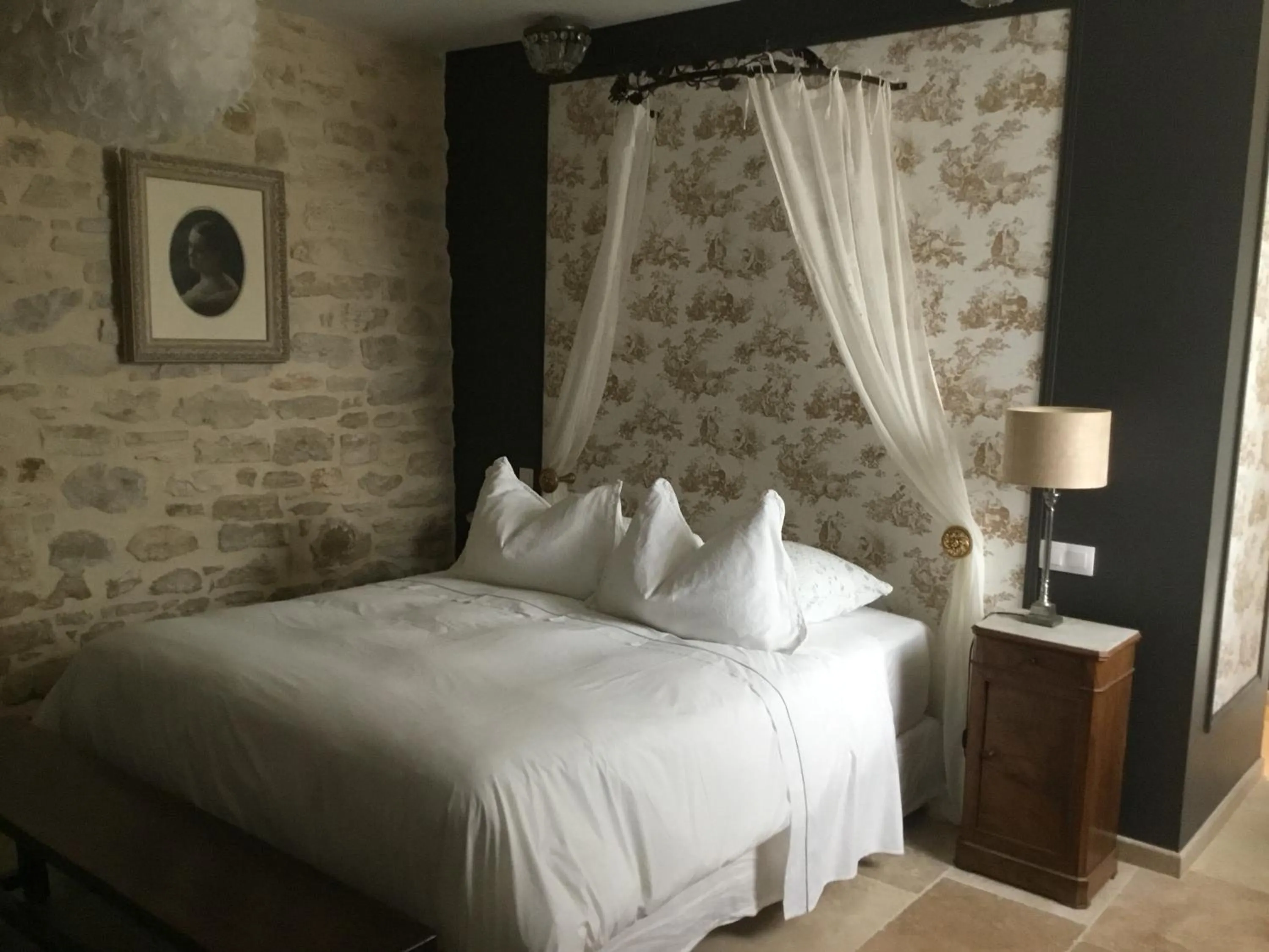 Bed in LE MAS DES AUGES