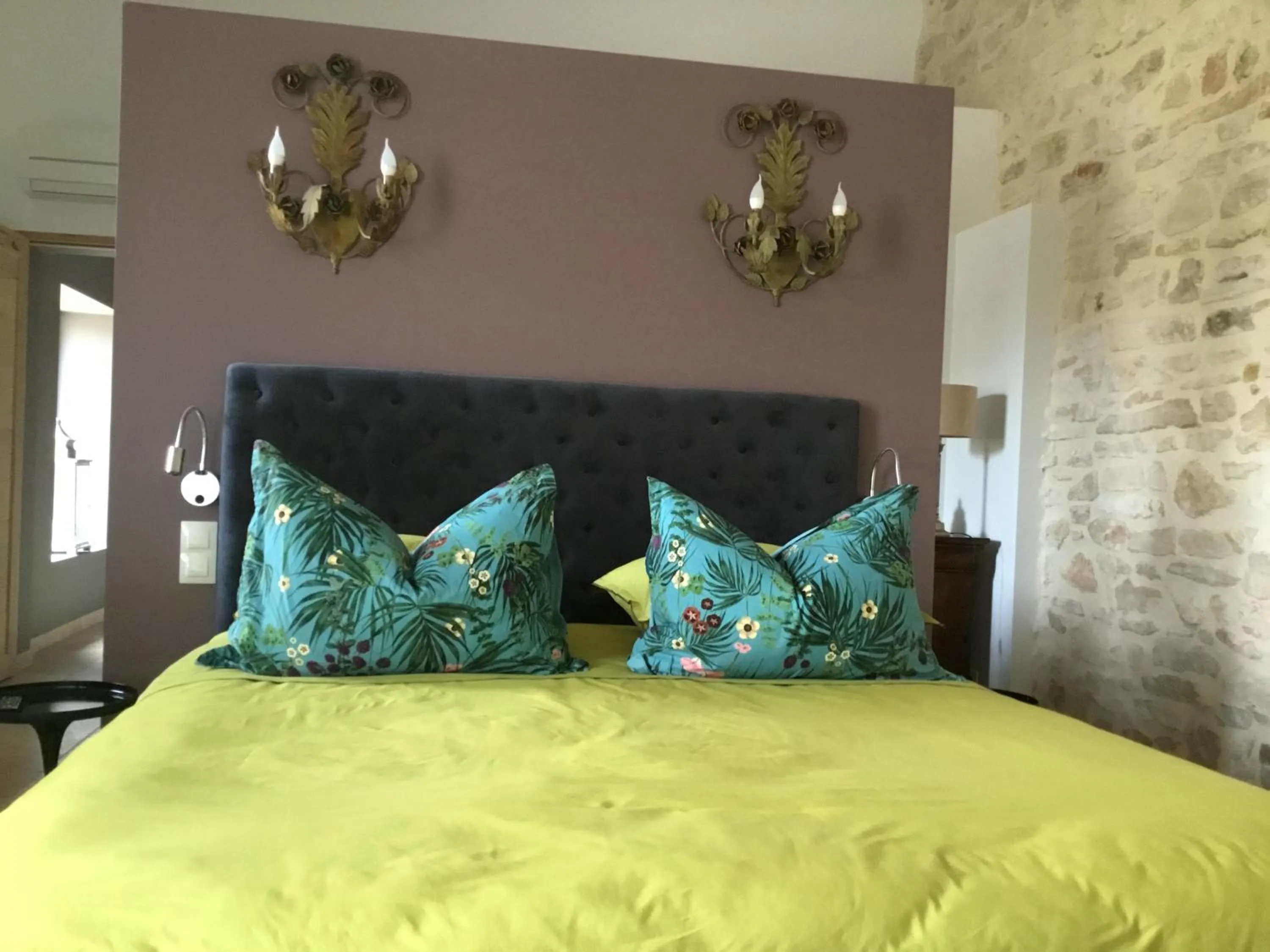 Bed in LE MAS DES AUGES