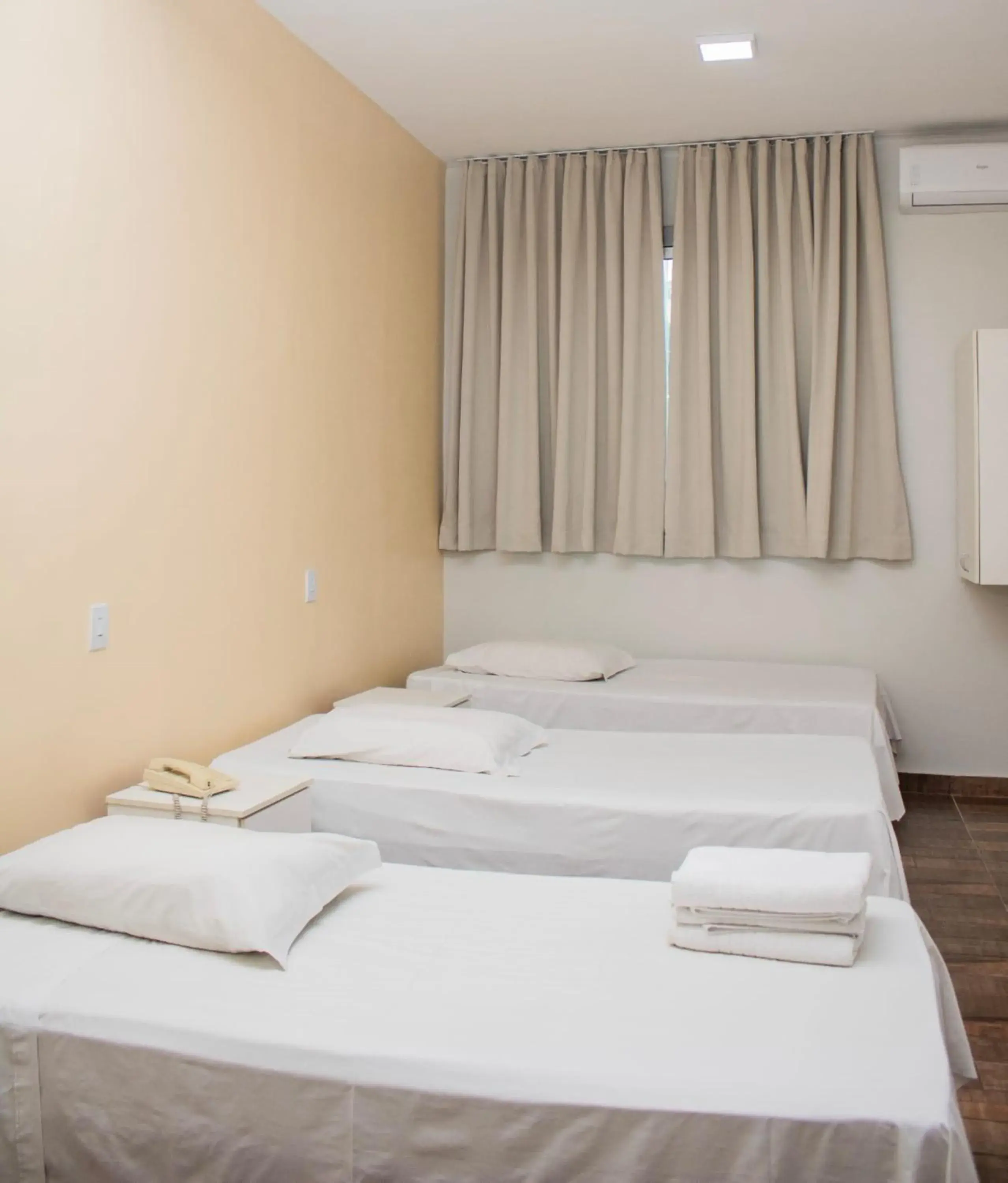 Luxury Triple Room in Campos Gerais Hotel - Próximo a Rodoviária e Mercados Turísticos Luxury Triple Room in Campos Gerais Hotel - Próximo a Rodoviária e Mercados Turísticos