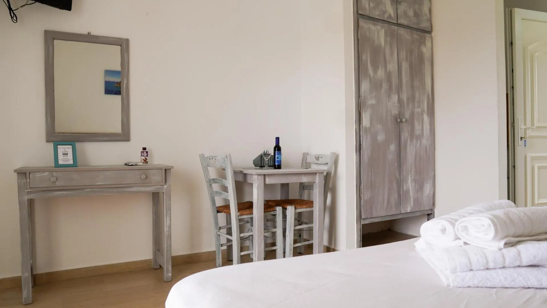 Photo of the whole room, Bed in Pittas Studios