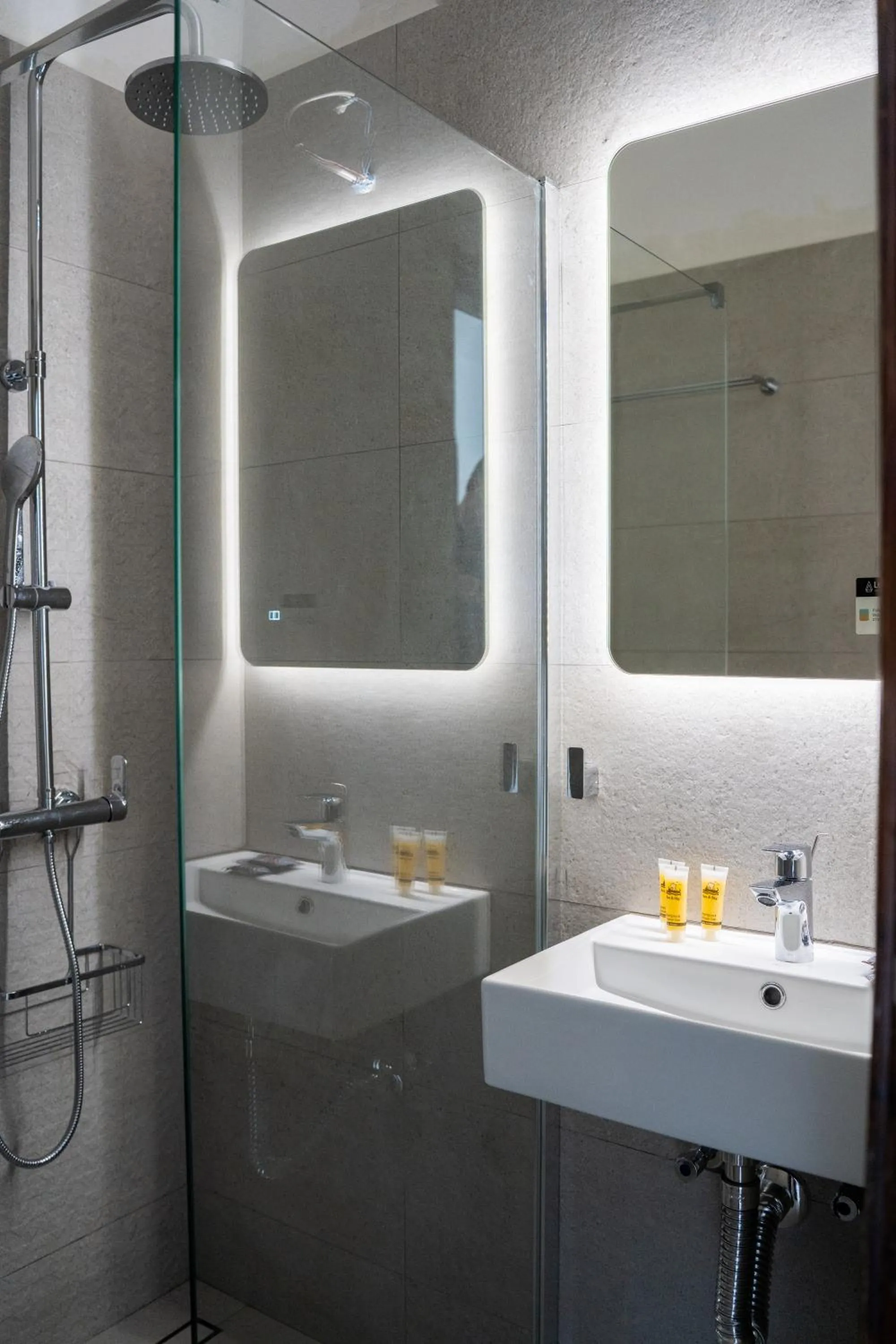 Shower in Pittas Studios