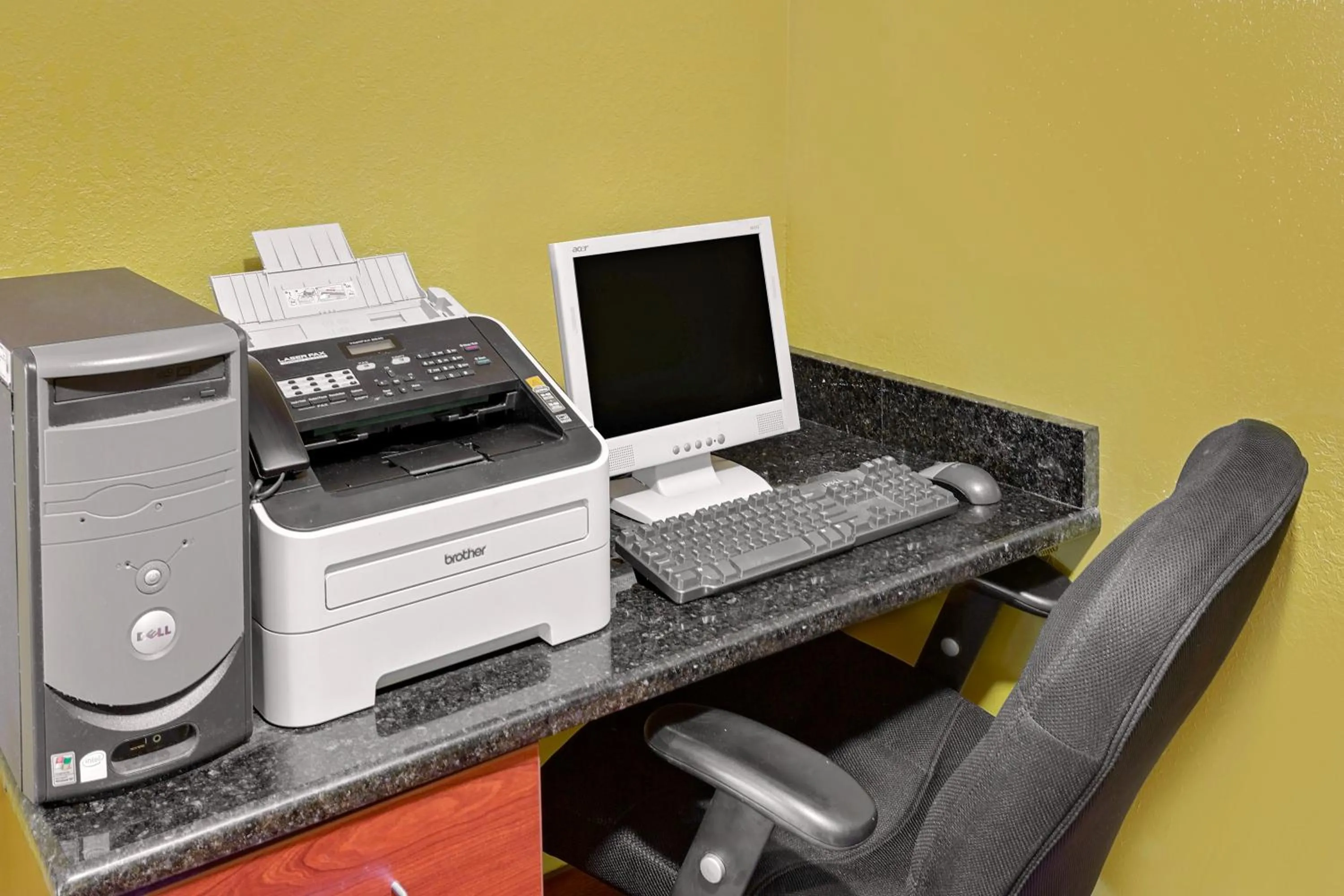 hair dresser in Microtel Inn & Suites by Wyndham Daphne