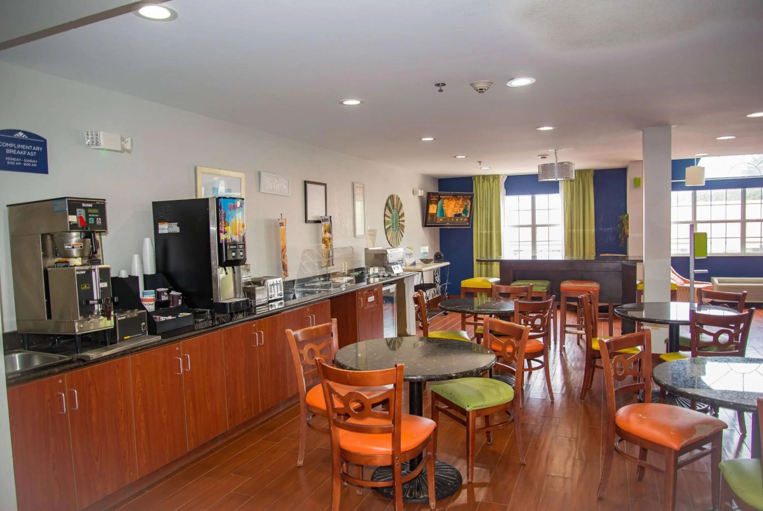 Breakfast in Microtel Inn & Suites by Wyndham Daphne