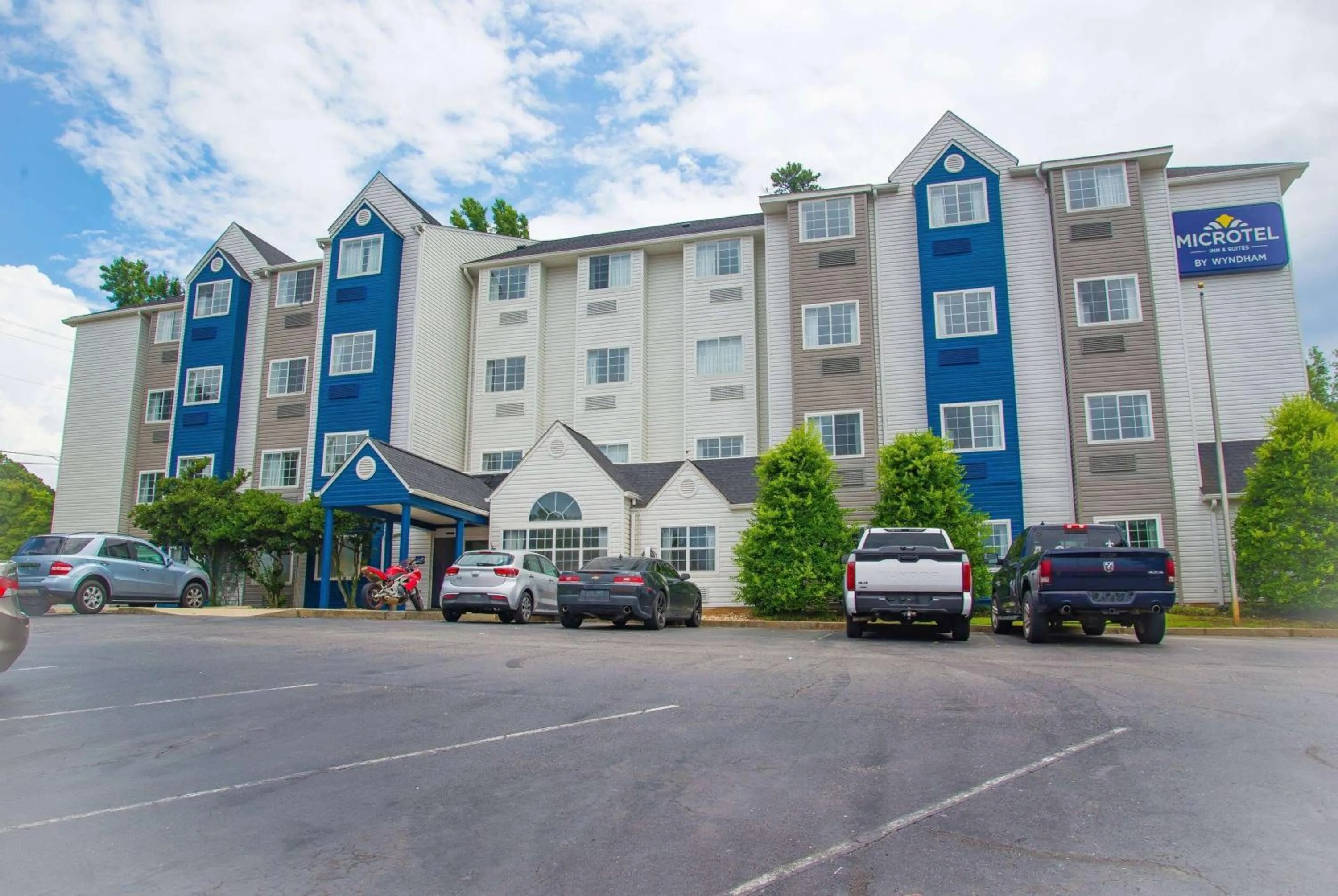 Property building in Microtel Inn & Suites by Wyndham Daphne