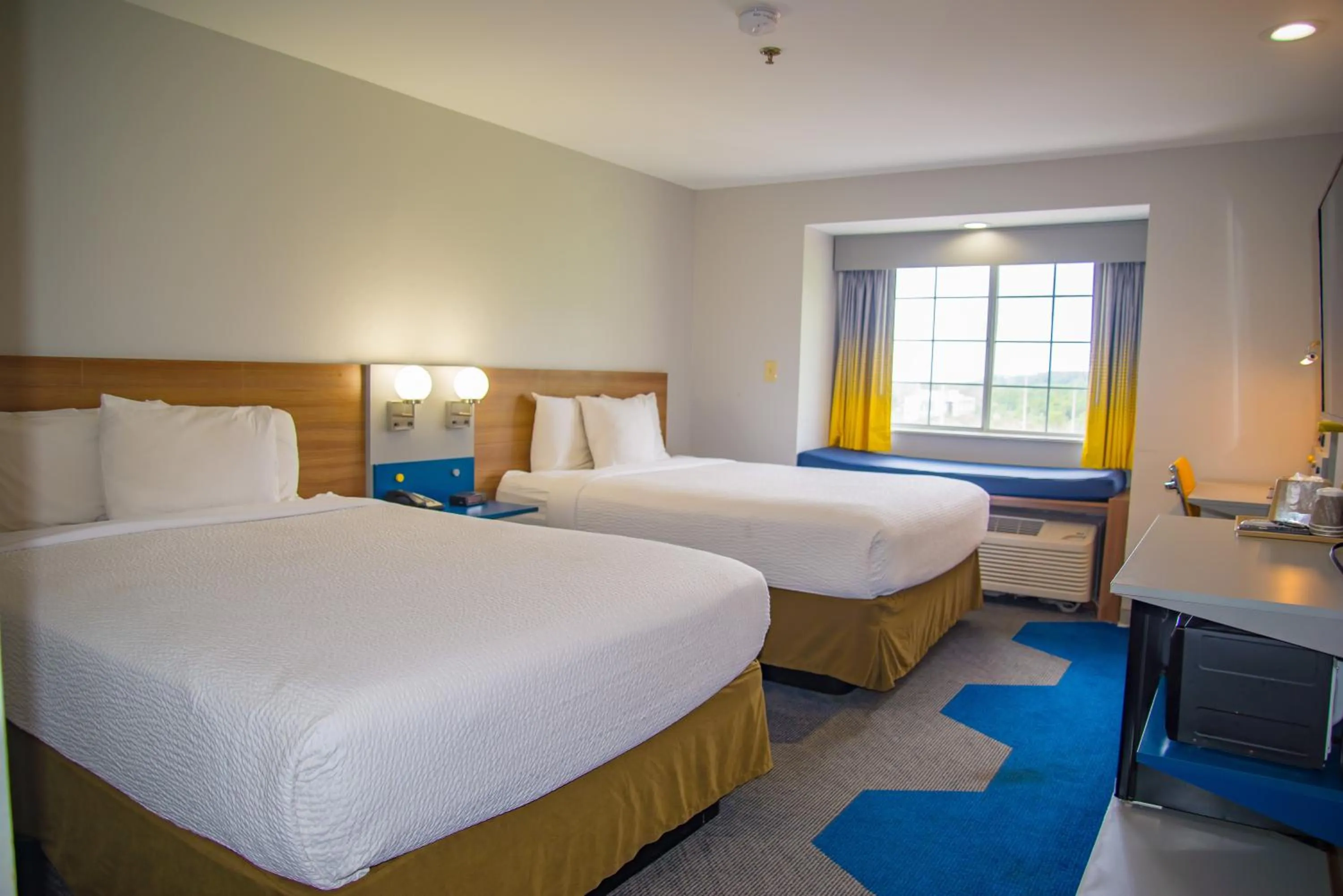 Photo of the whole room, Bed in Microtel Inn & Suites by Wyndham Daphne