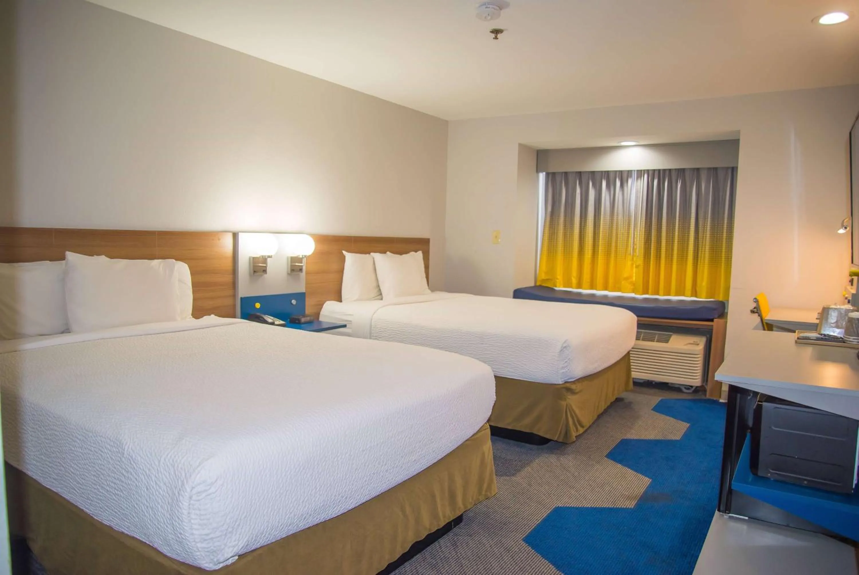 Photo of the whole room, Bed in Microtel Inn & Suites by Wyndham Daphne