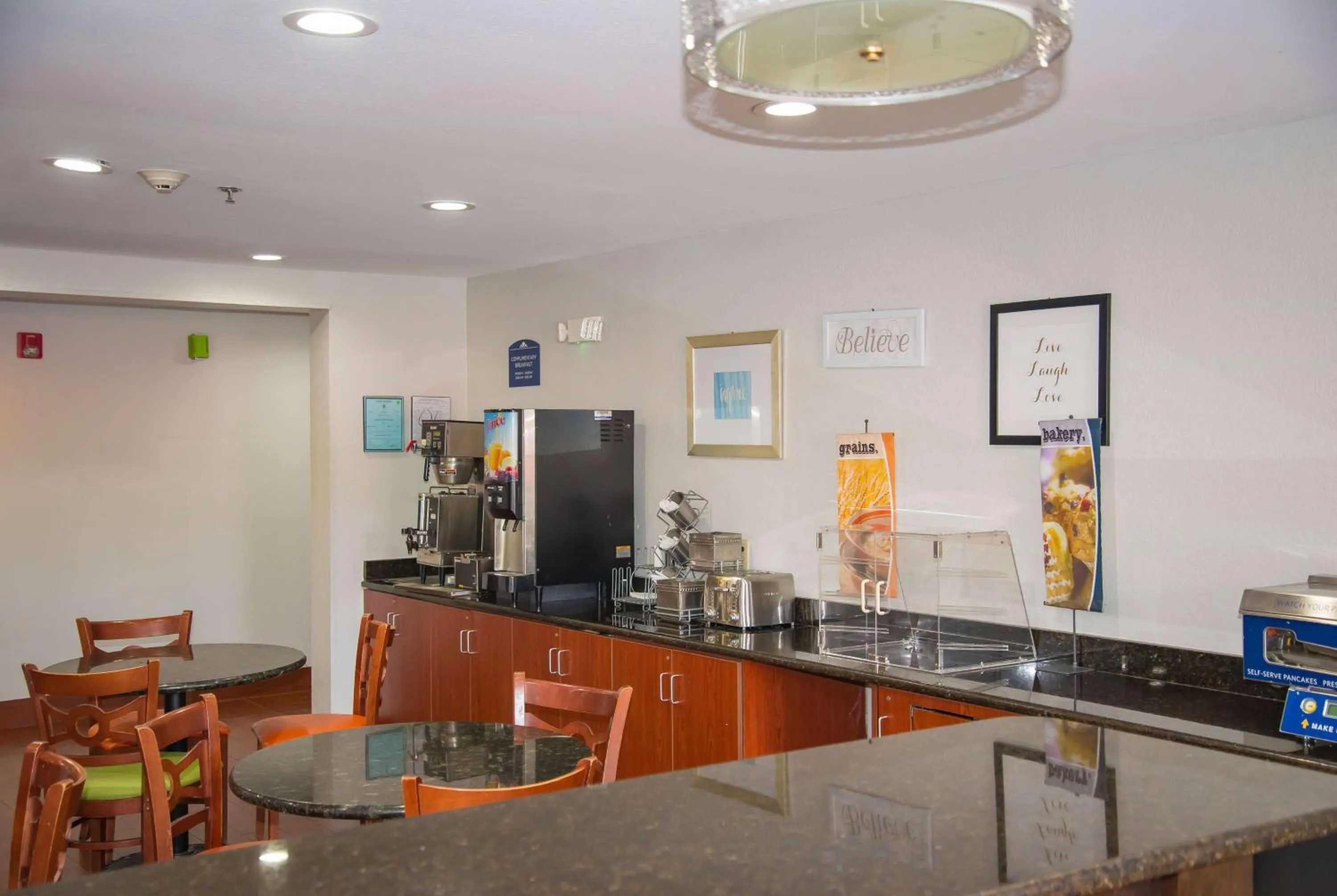 Breakfast in Microtel Inn & Suites by Wyndham Daphne