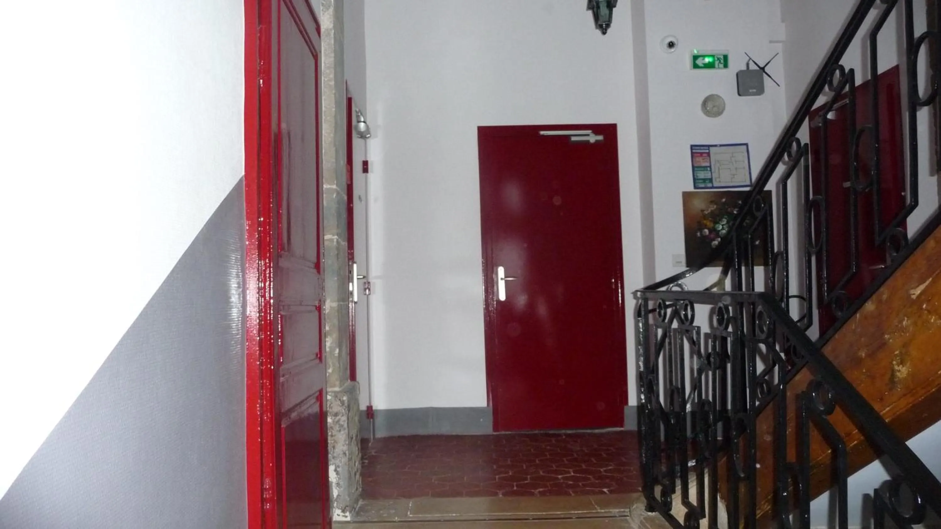 Day in Hôtel du Commerce