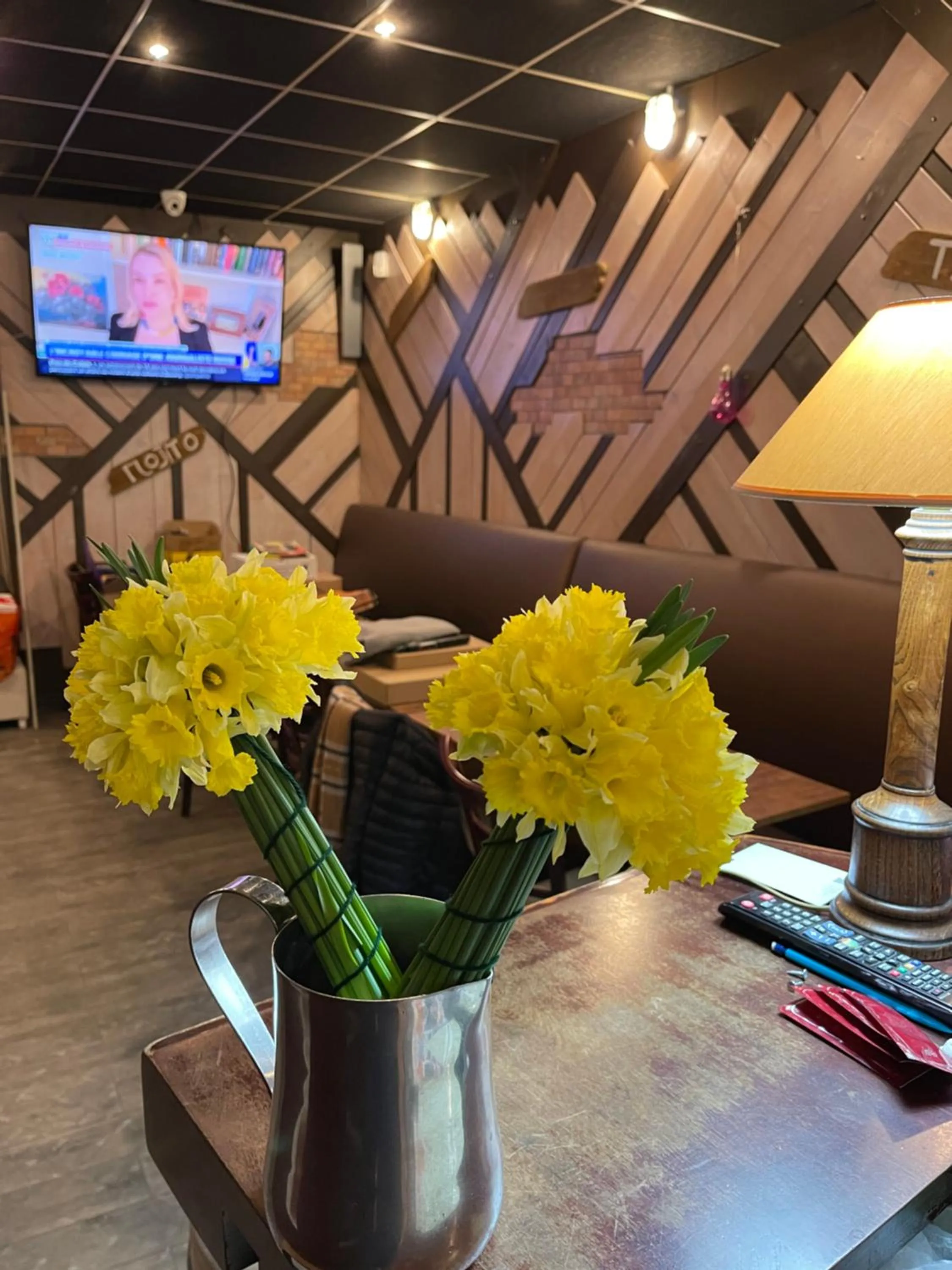 TV and multimedia in Hôtel du Commerce