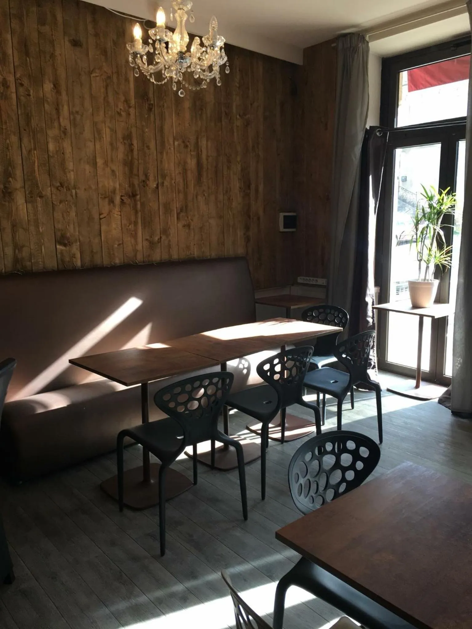 Property building in Hôtel du Commerce