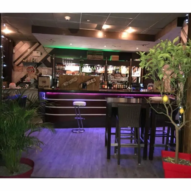 Facade/entrance in Hôtel du Commerce