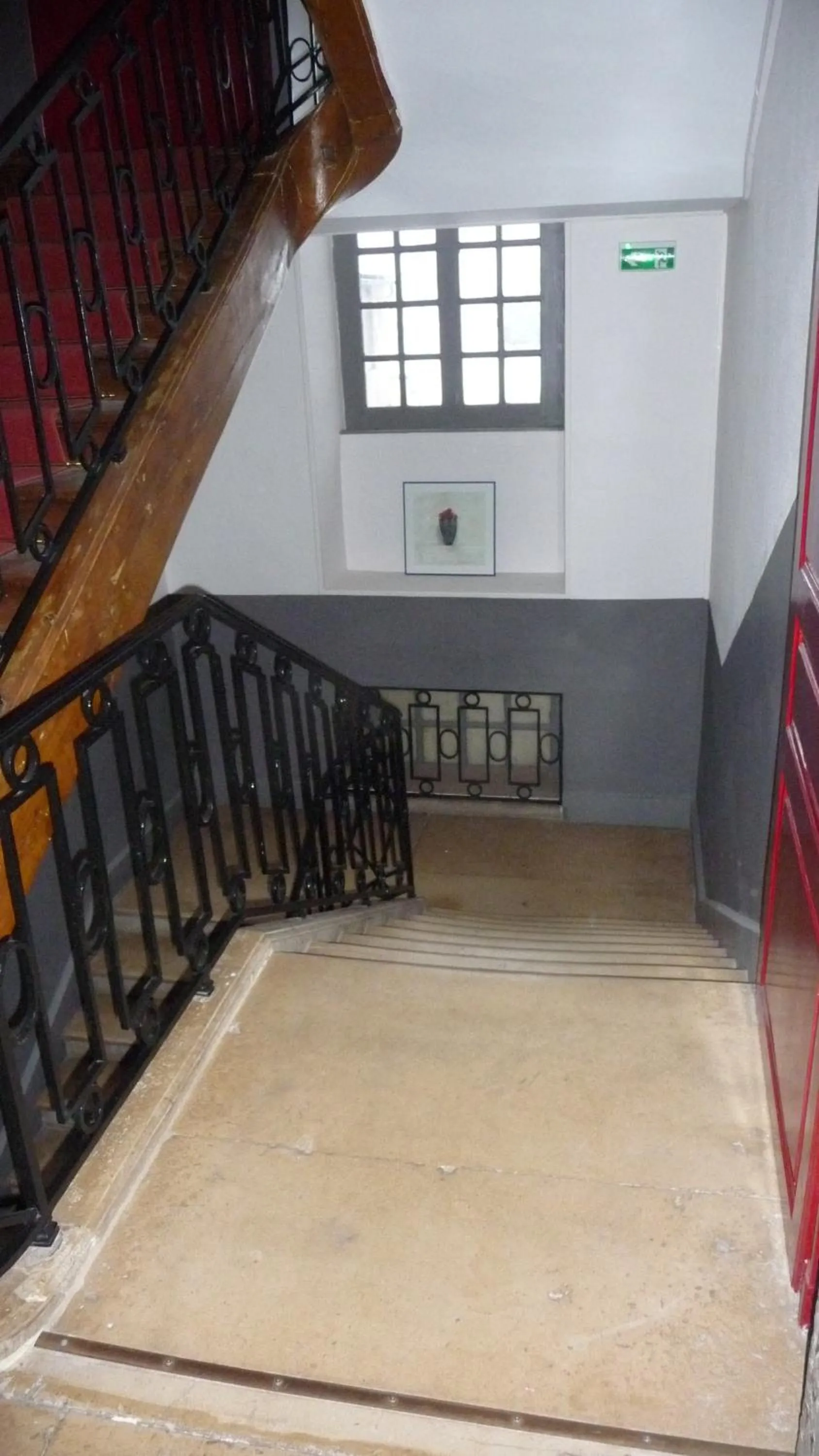 Day in Hôtel du Commerce