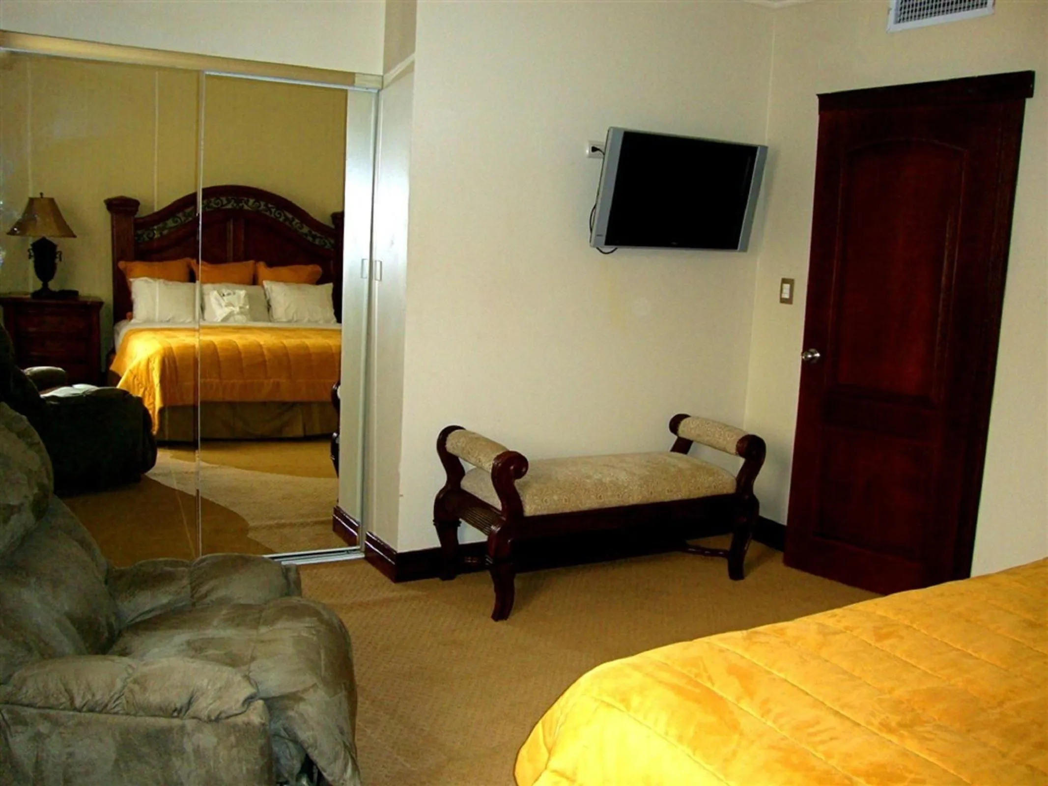 TV and multimedia, Bed in Hotel Gran Mediterraneo