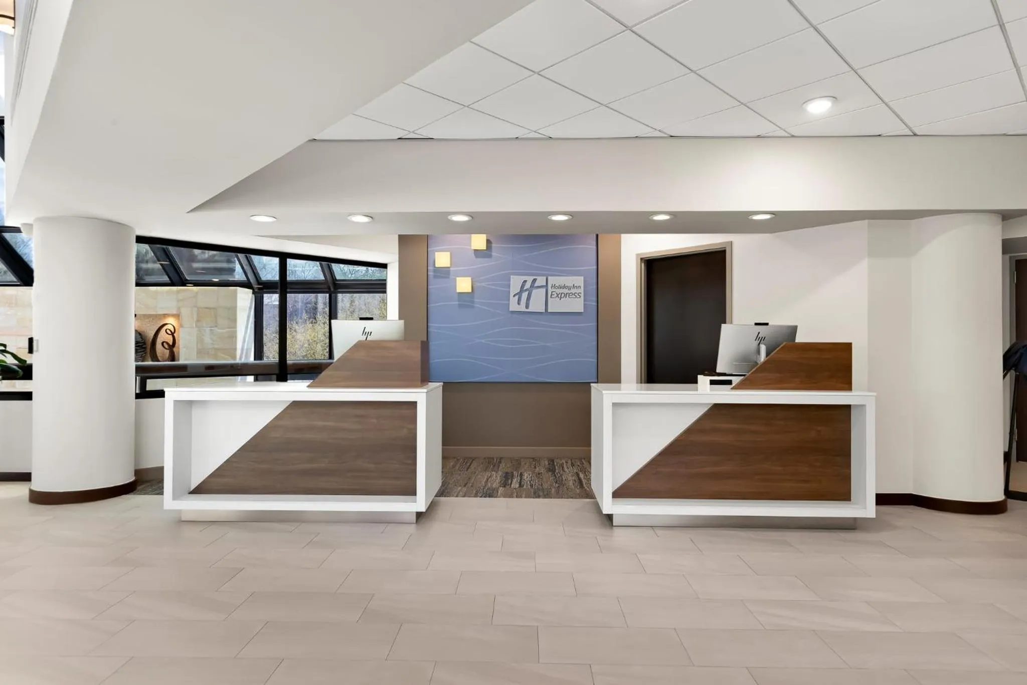 Property building, Bed in Holiday Inn Express Princeton Southeast by IHG