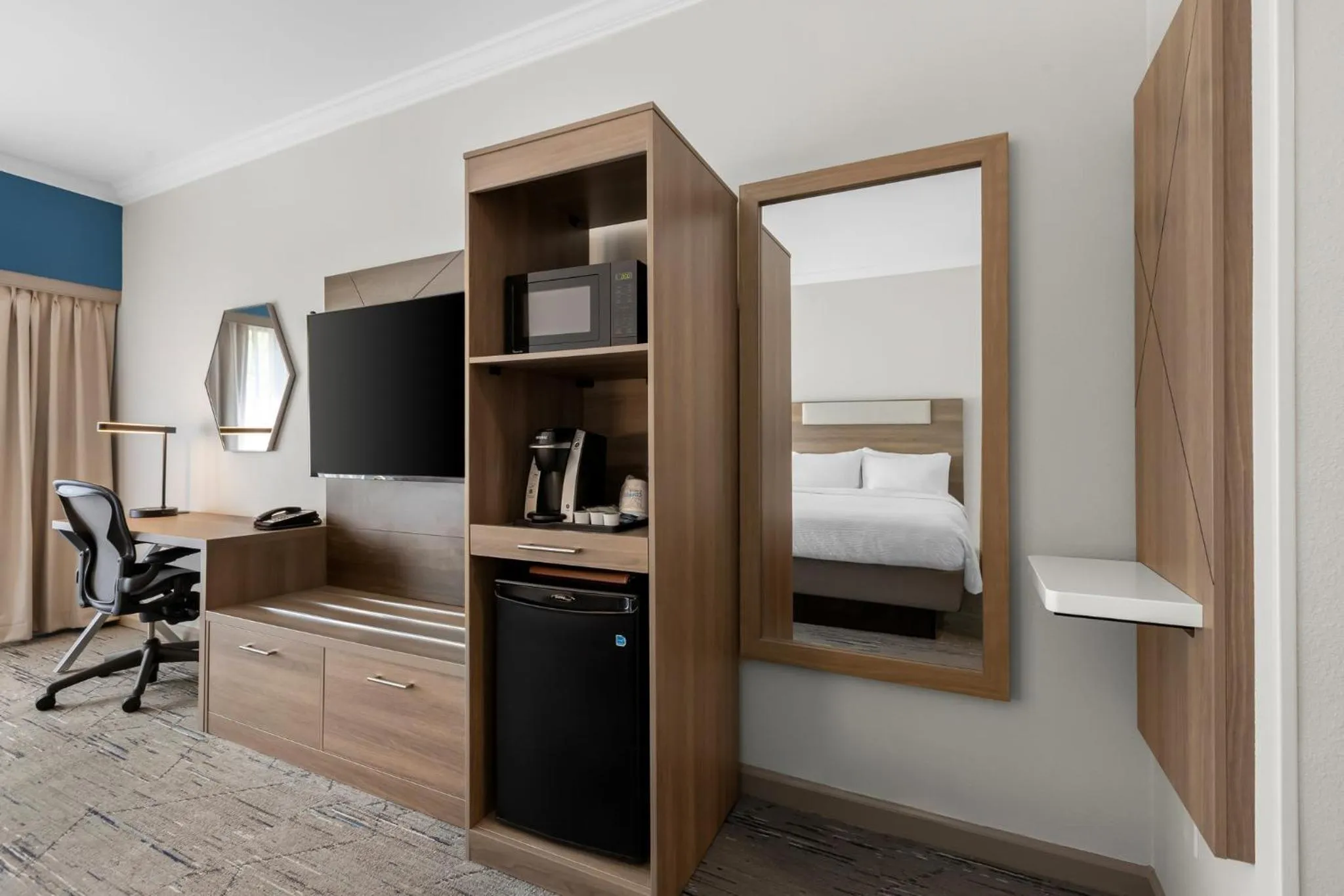 Photo of the whole room, Bed in Holiday Inn Express Princeton Southeast by IHG