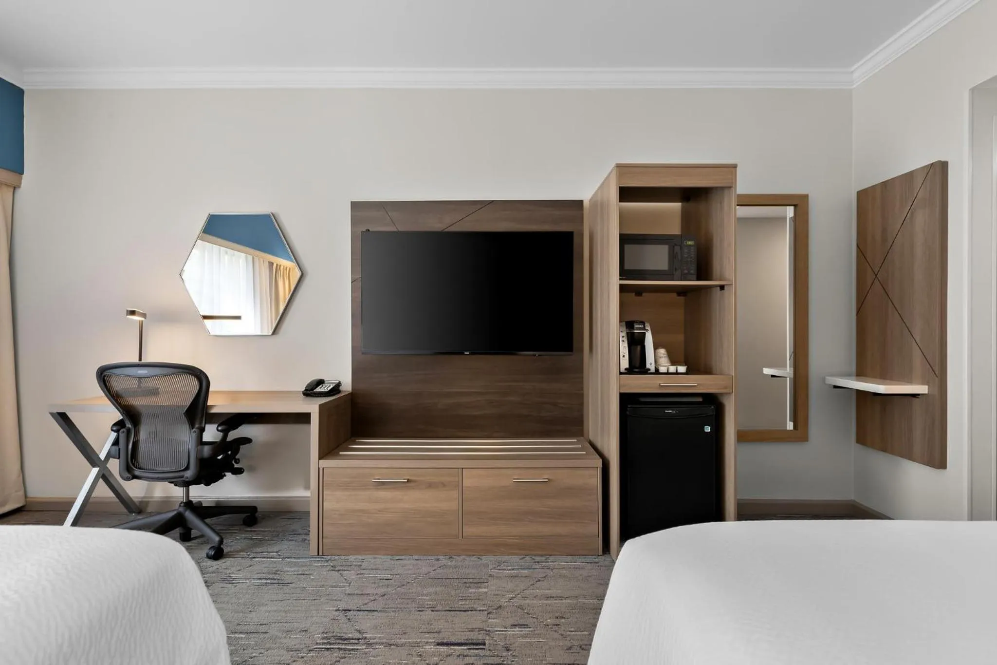 Photo of the whole room, Bed in Holiday Inn Express Princeton Southeast by IHG