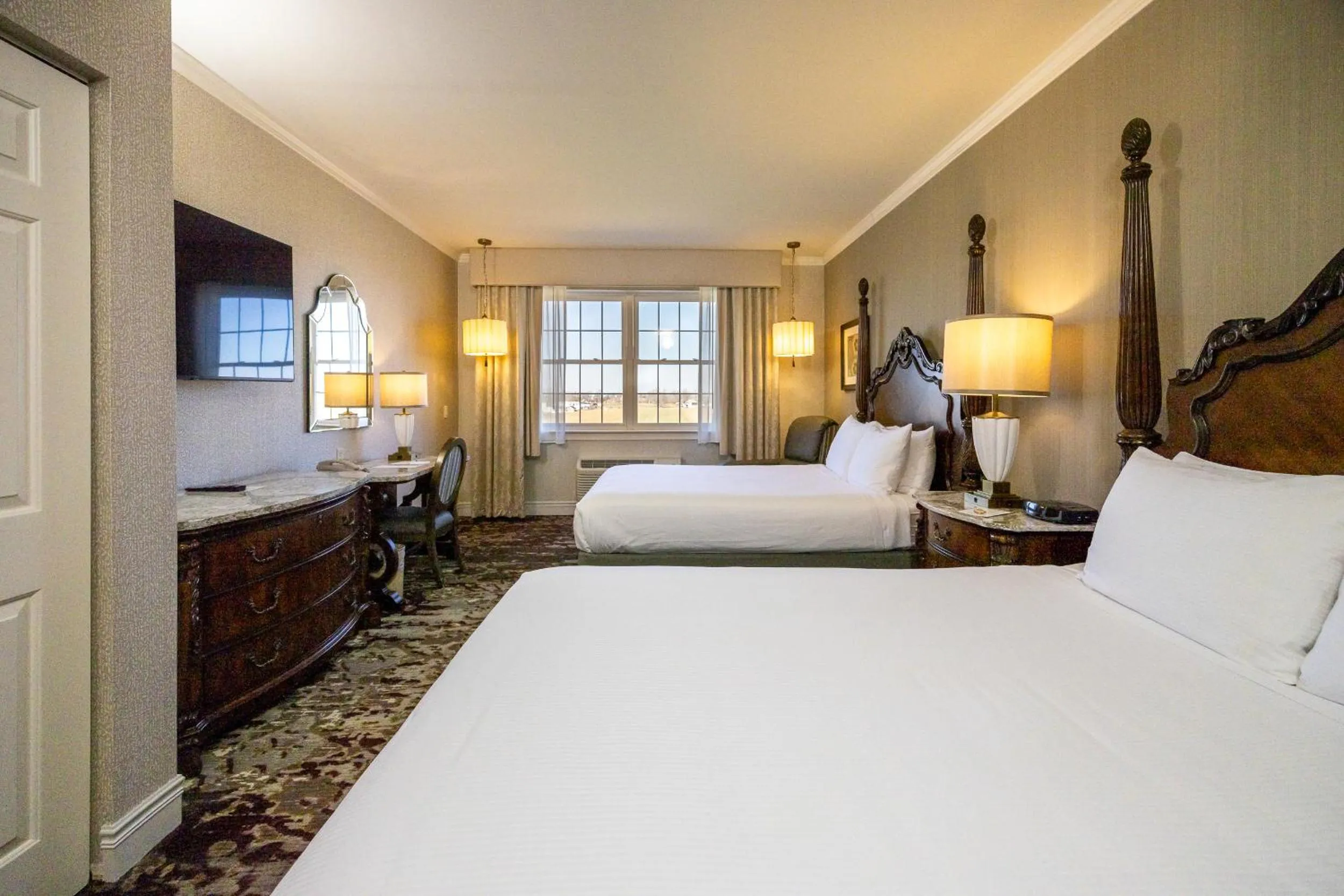 Bed in AmishView Inn & Suites