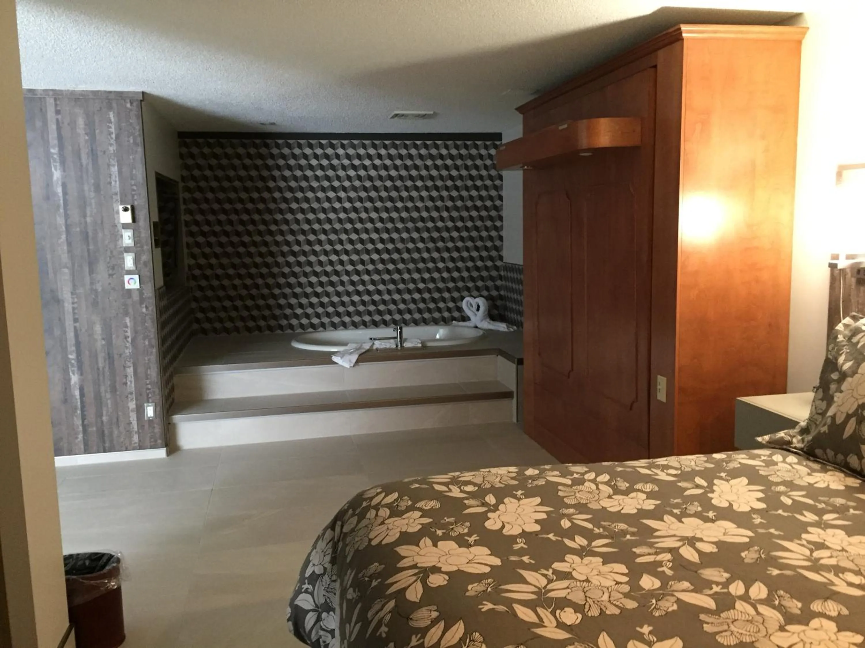 Hot Tub, Bed in Amosphère Complexe