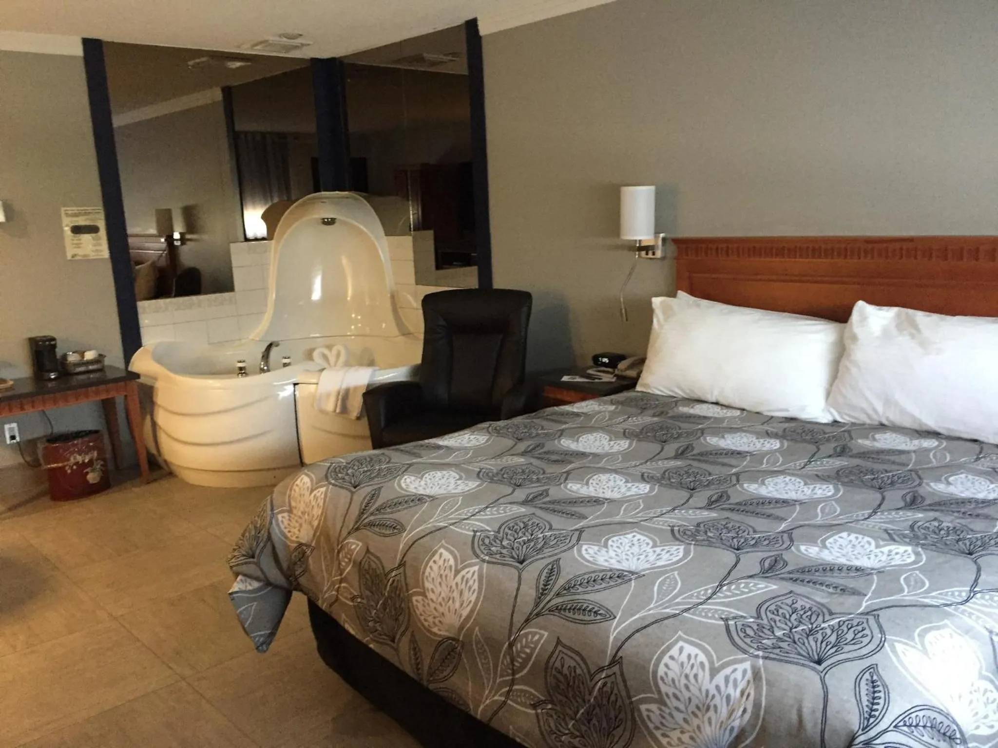 Photo of the whole room, Bed in Amosphère Complexe