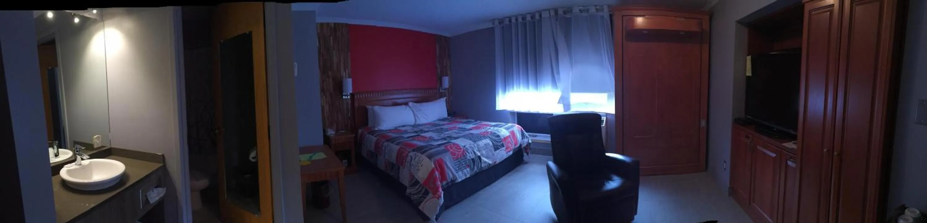 Photo of the whole room, Bed in Amosphère Complexe