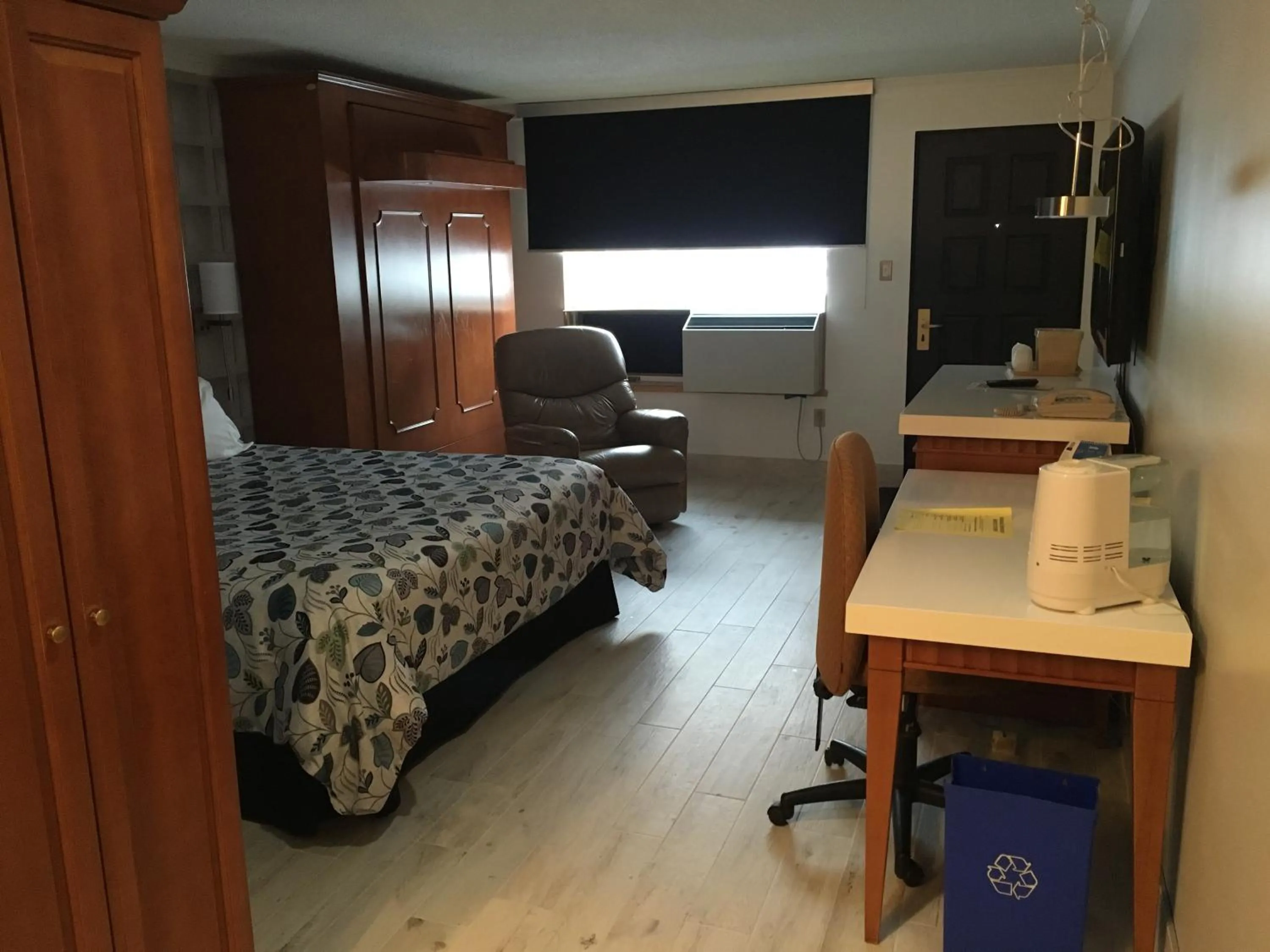 Bedroom, Bed in Amosphère Complexe