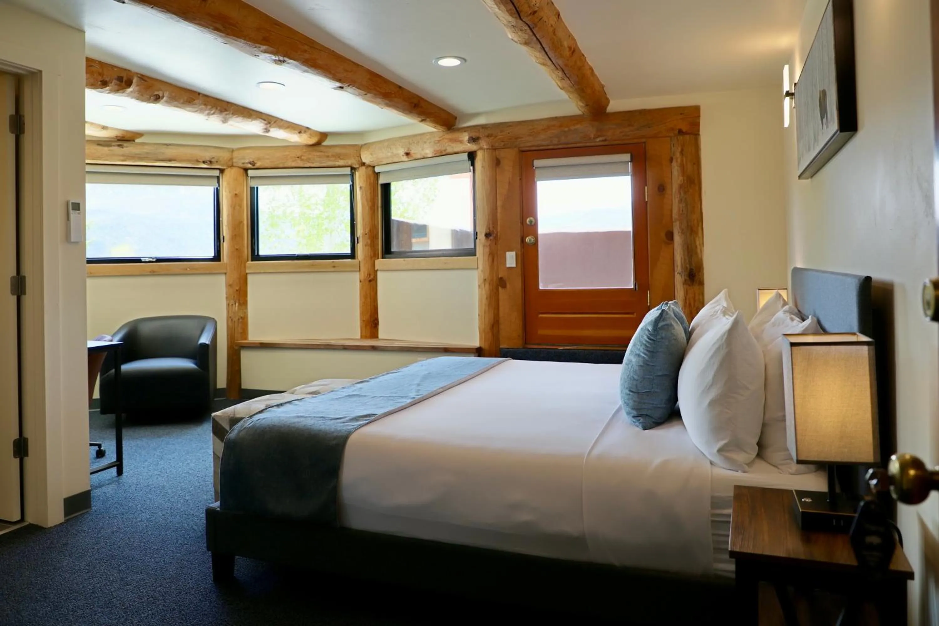 Photo of the whole room, Bed in Chipeta Lodge