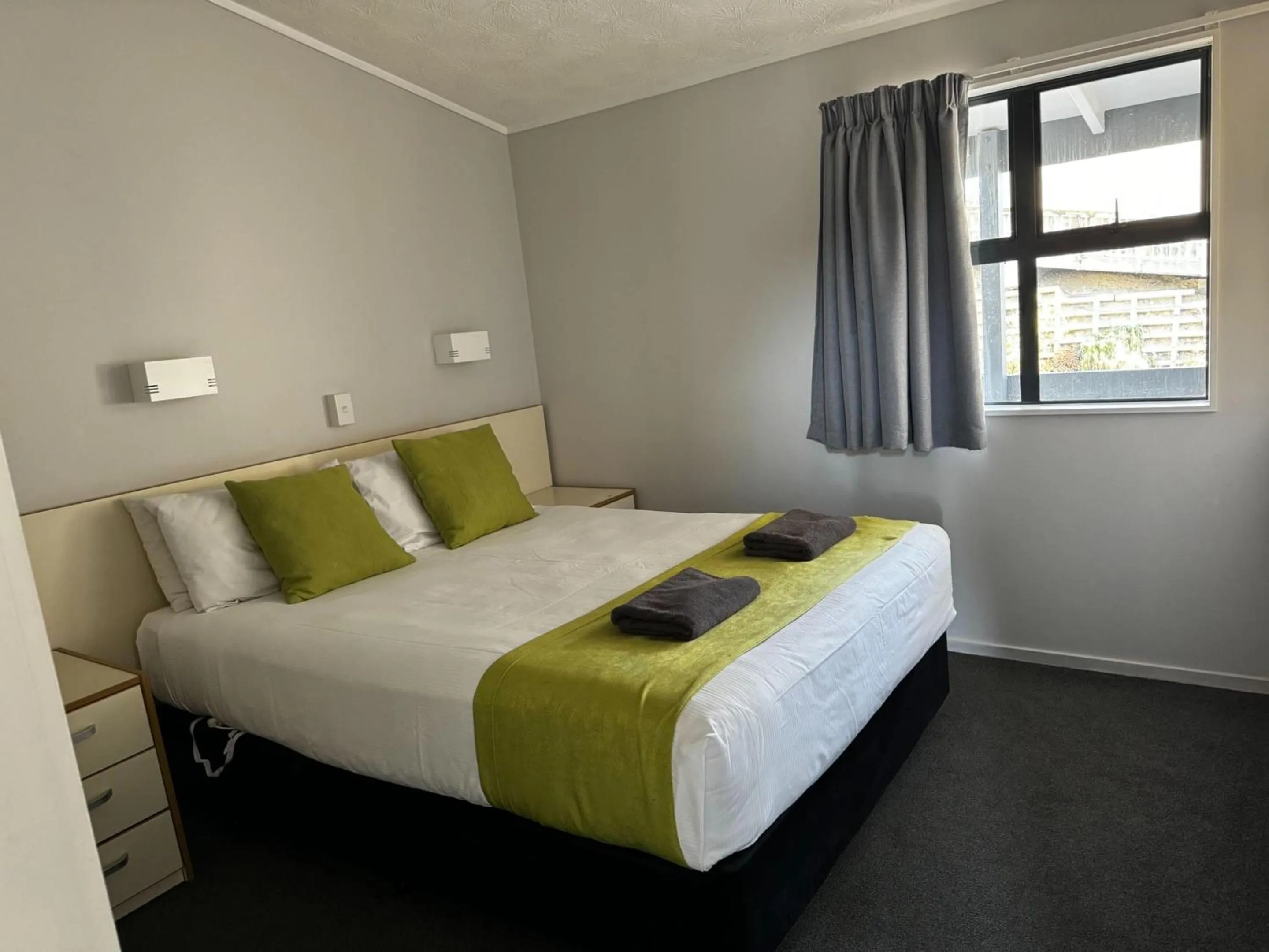 Bed in Wrights by the Sea Motel