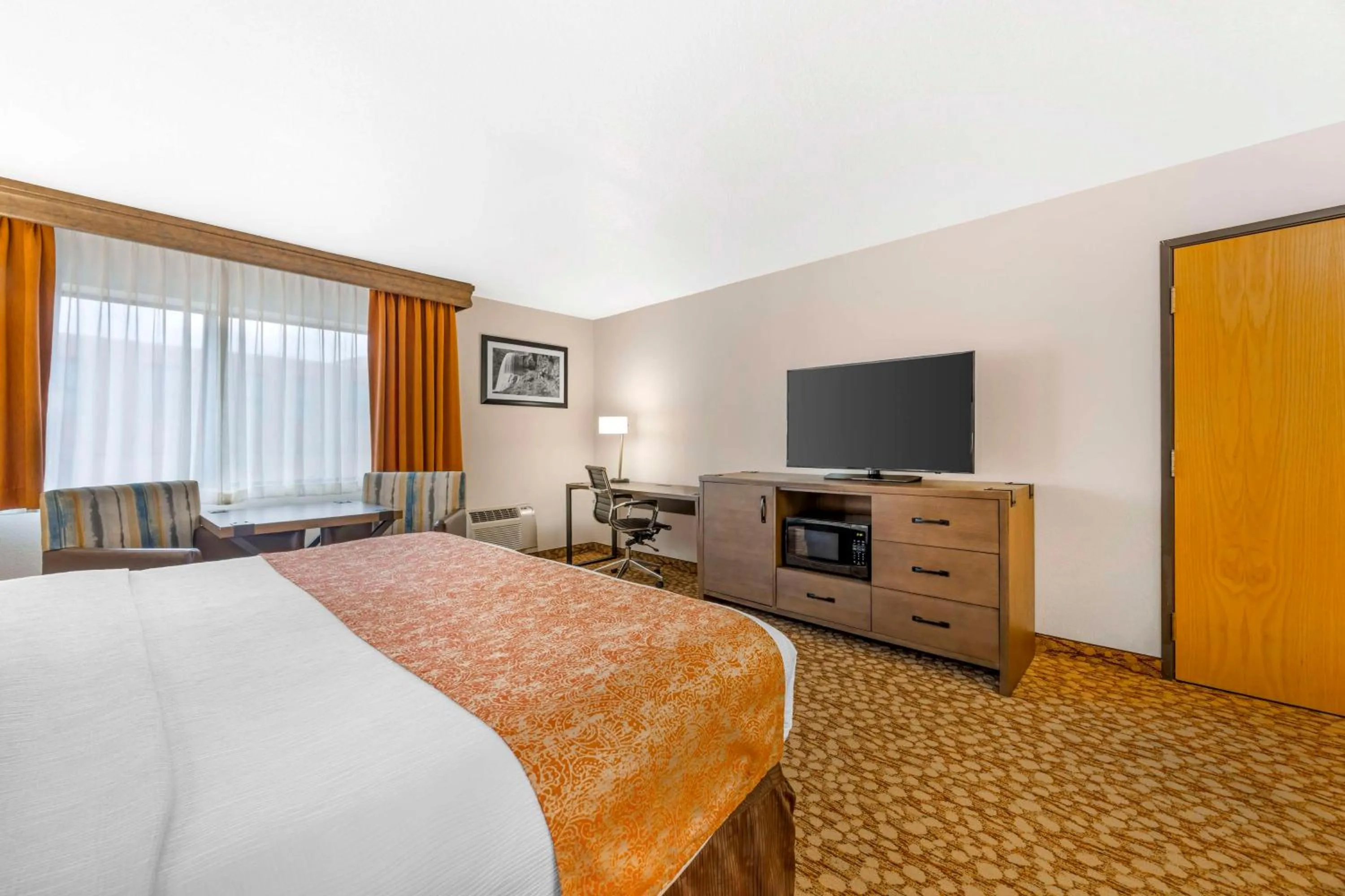 Bedroom, Bed in Best Western Plus Mill Creek Inn