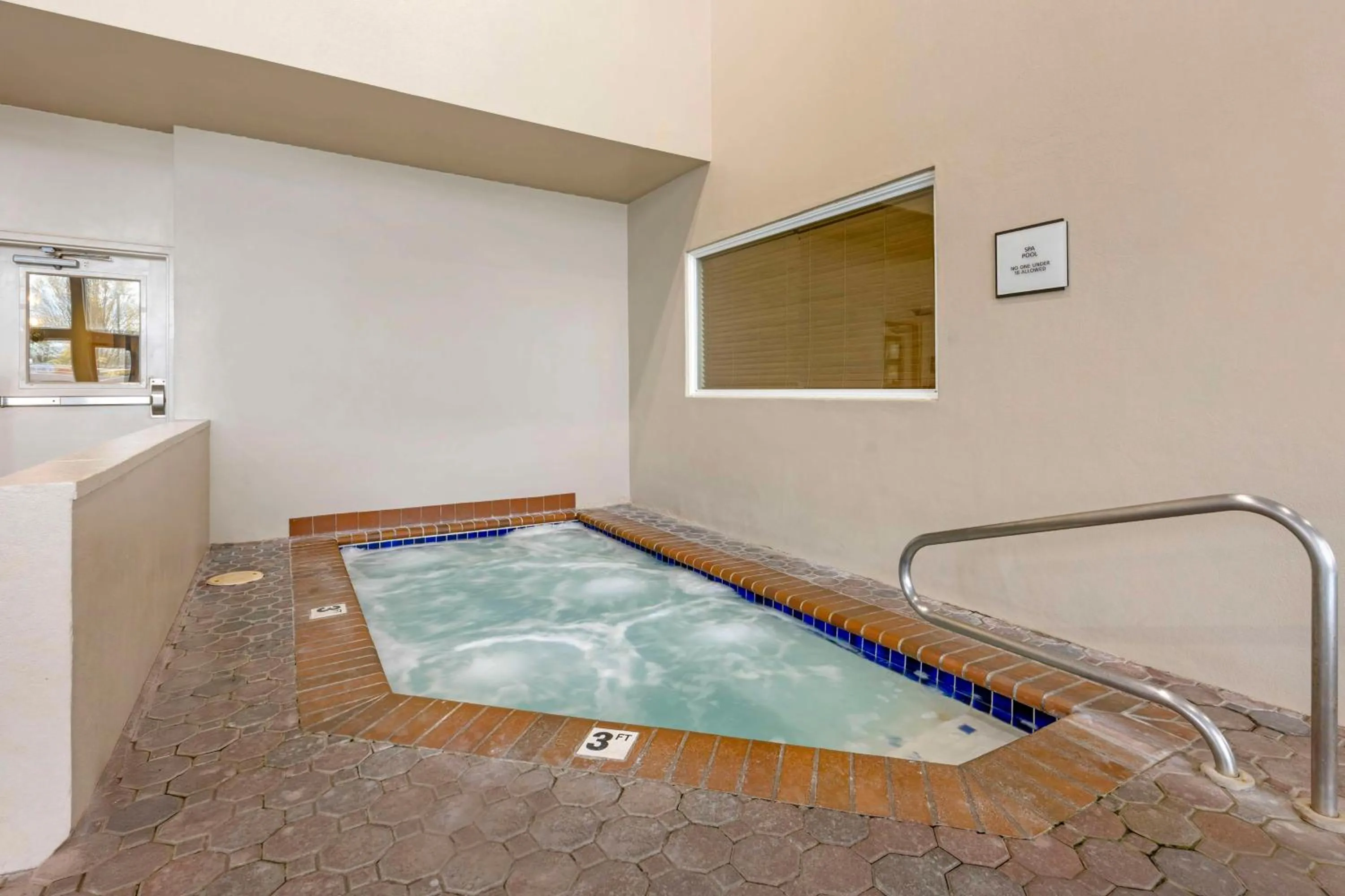 Pool view in Best Western Plus Mill Creek Inn