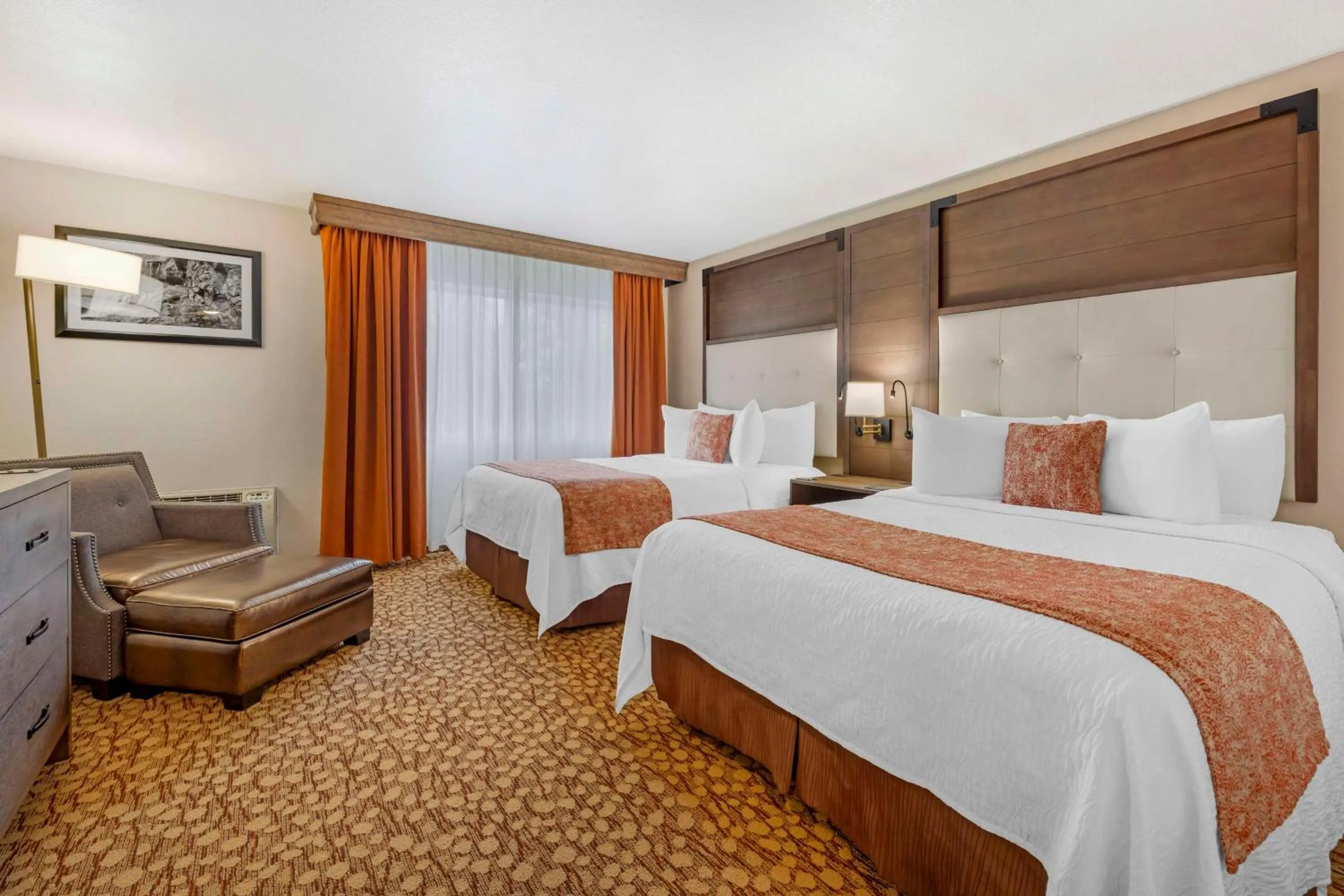 Photo of the whole room, Bed in Best Western Plus Mill Creek Inn