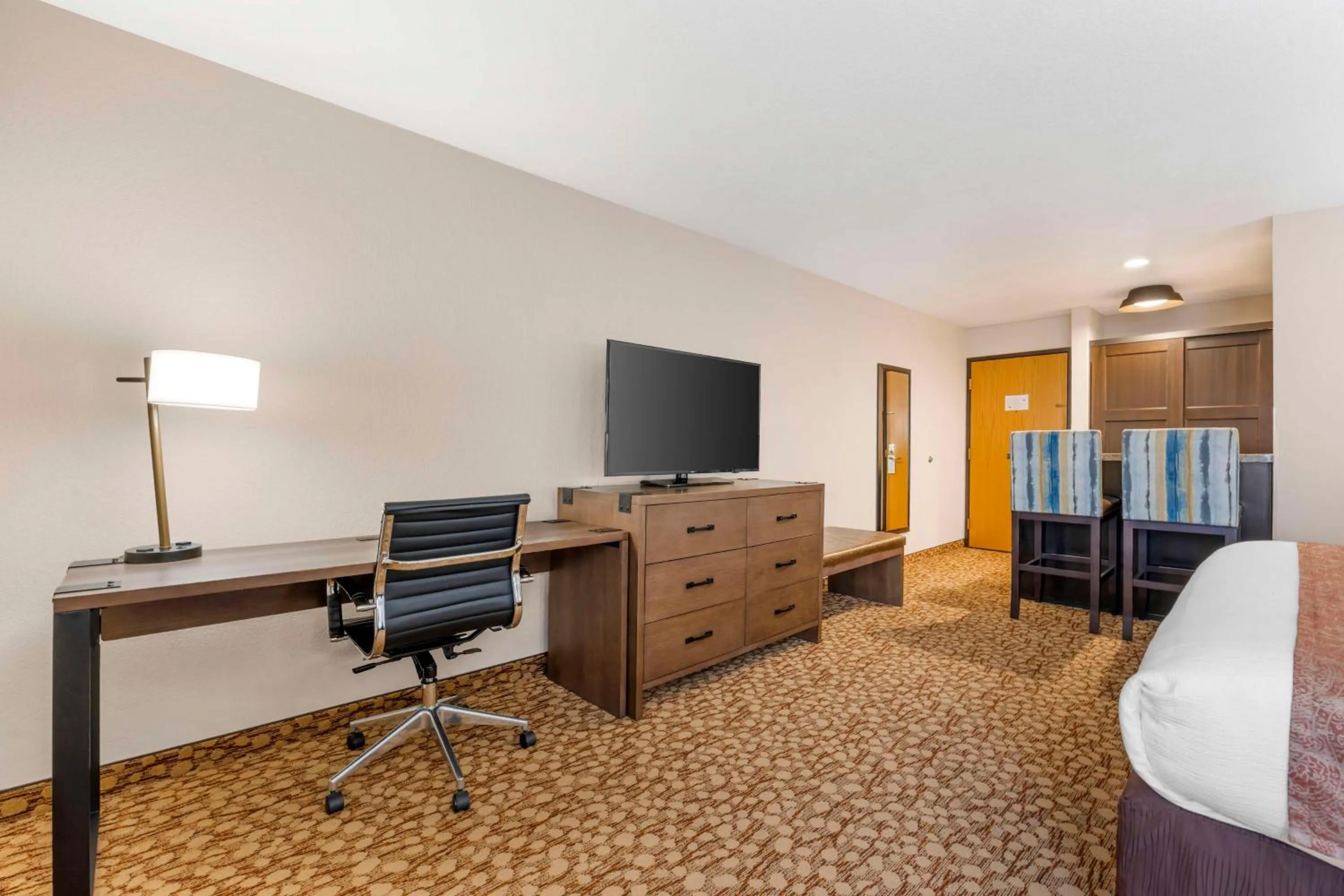 Bedroom in Best Western Plus Mill Creek Inn