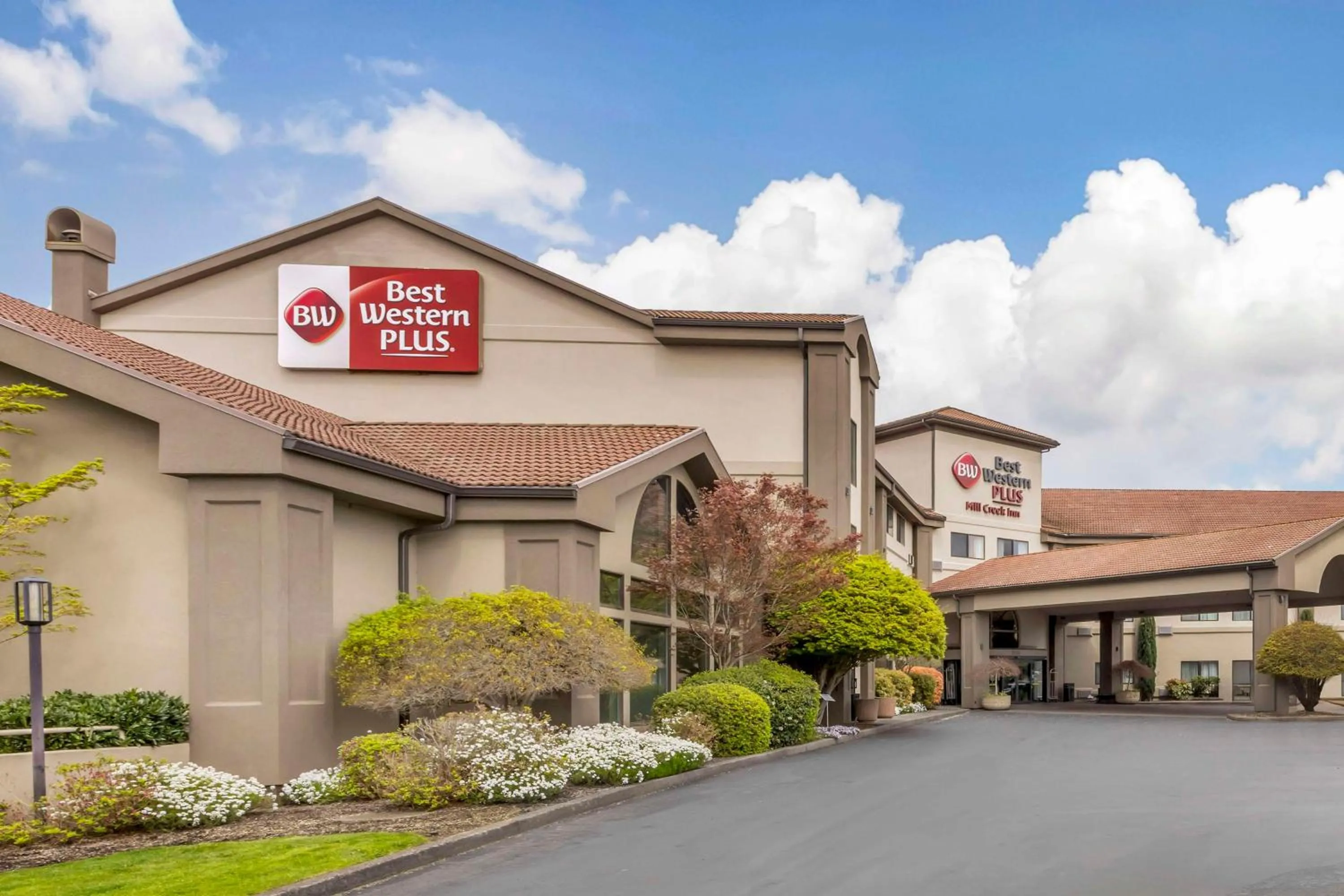 Property building in Best Western Plus Mill Creek Inn