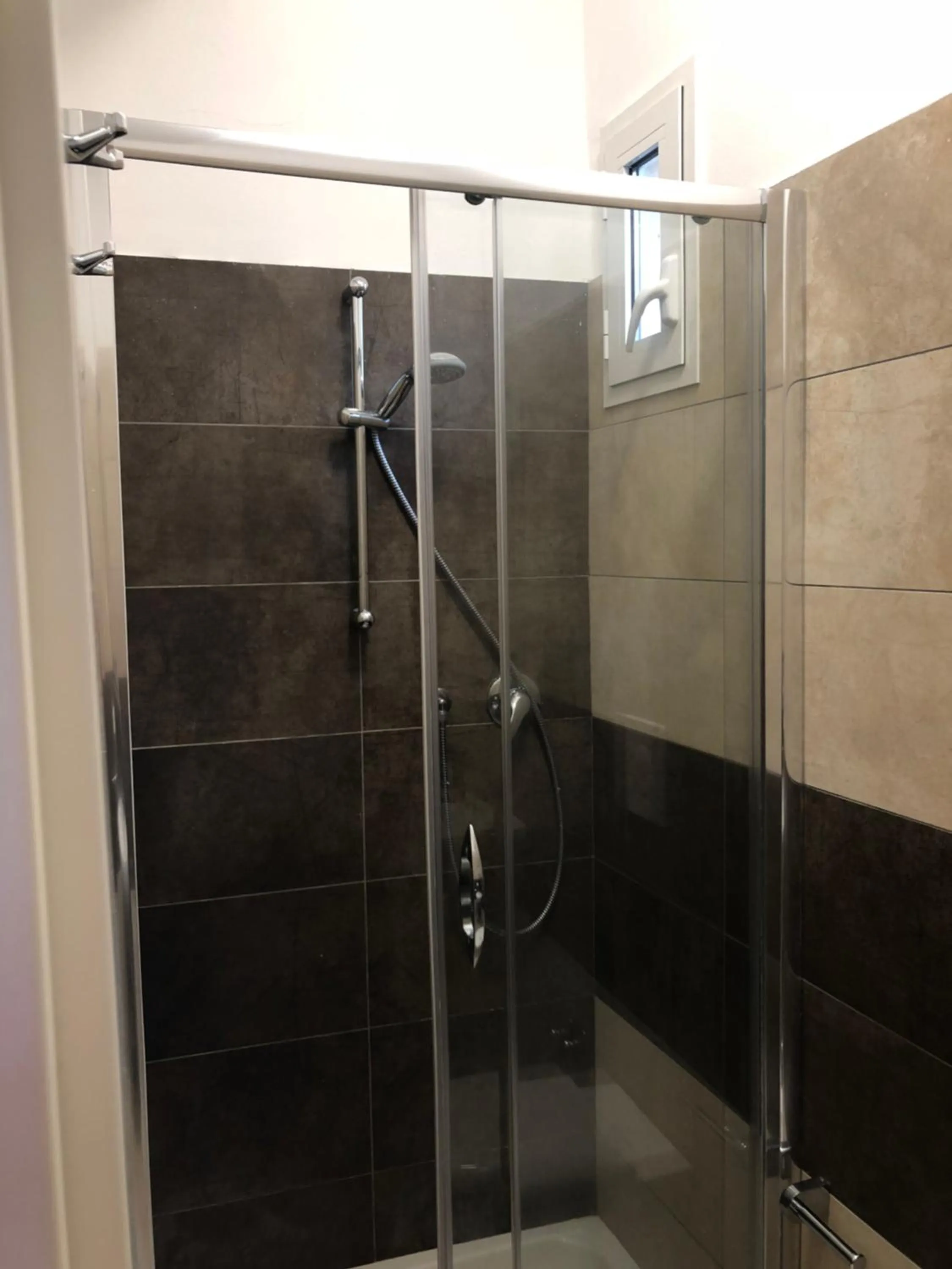 Shower in HOTEL CONDOR