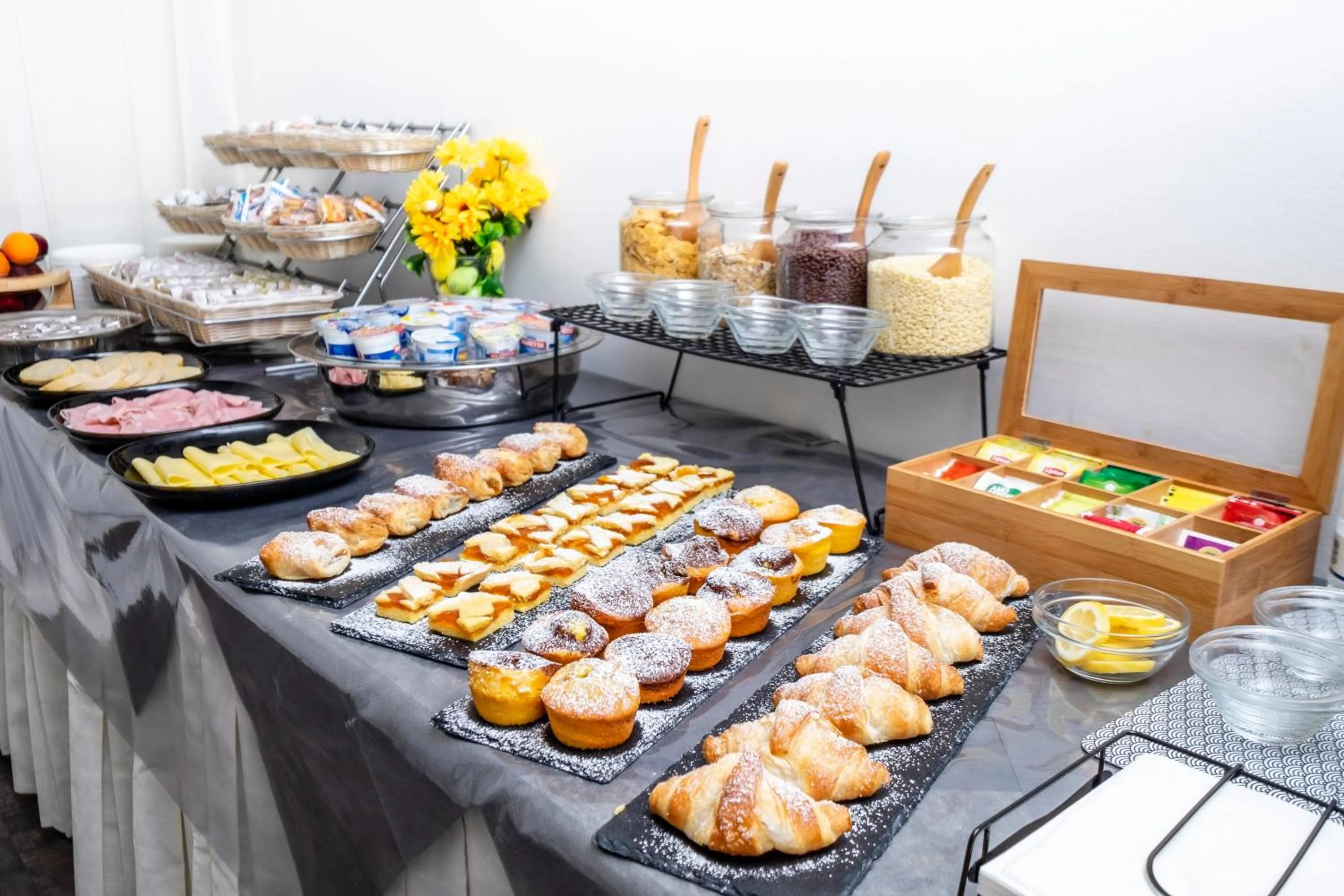 Food and drinks in HOTEL CONDOR