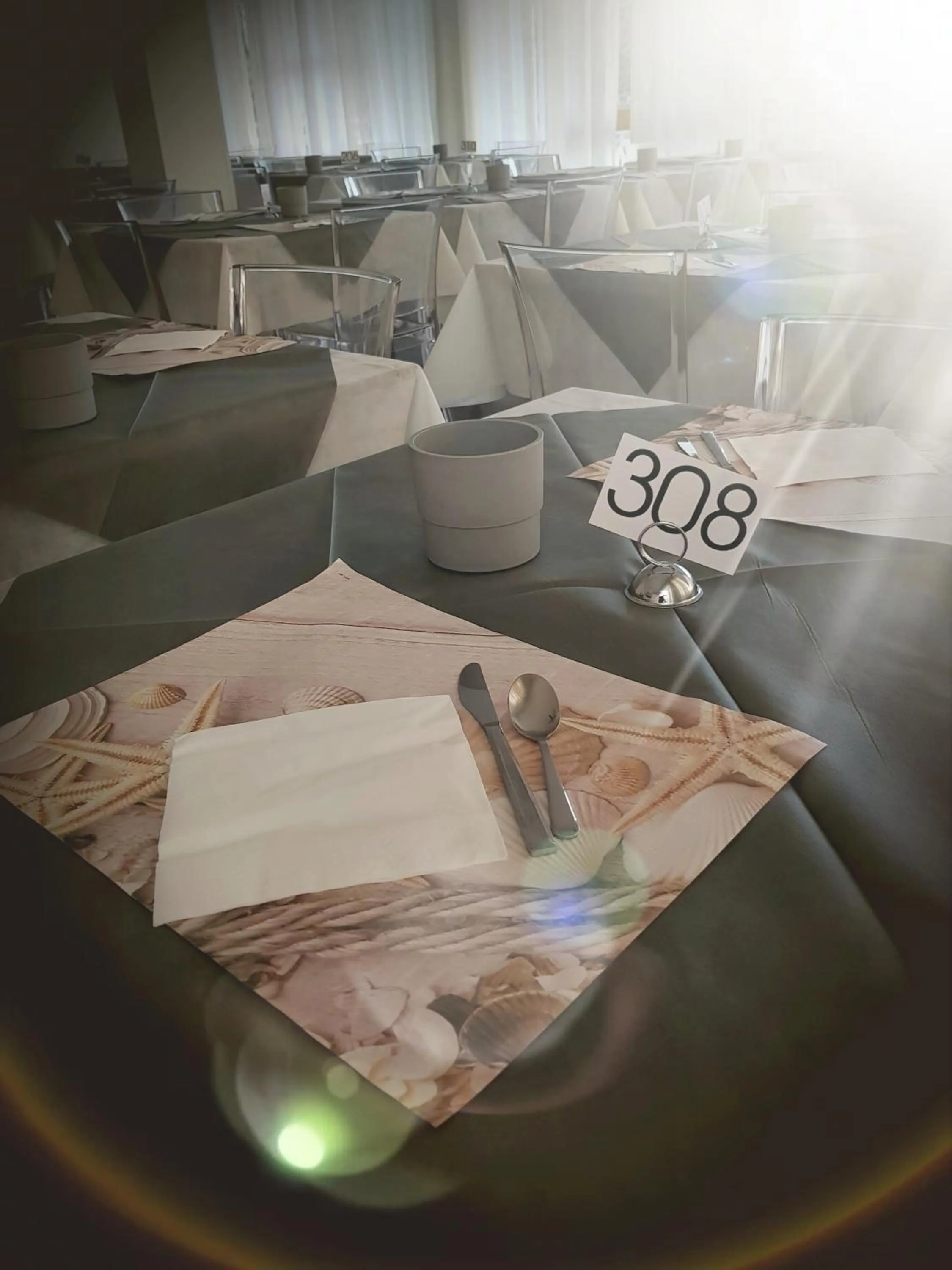 Restaurant/places to eat in HOTEL CONDOR