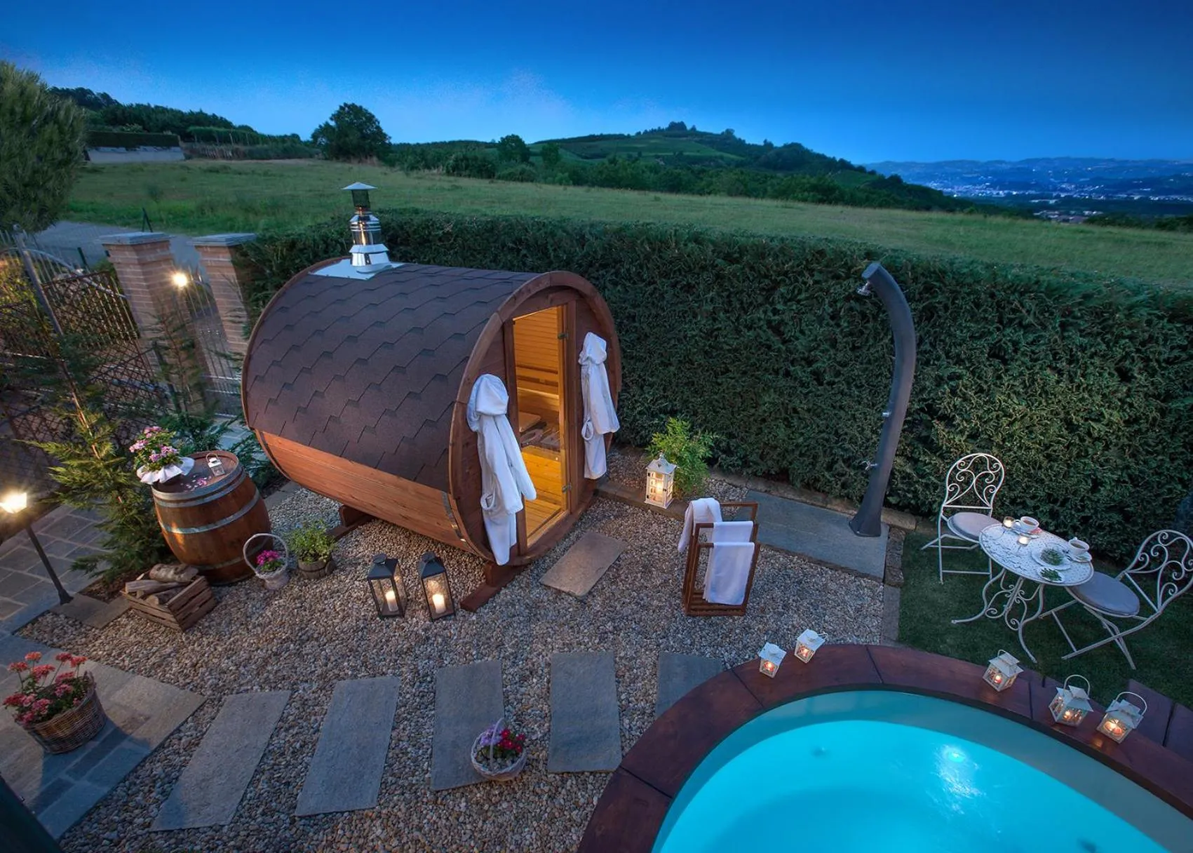 Hot Tub in Roncaglia Suite