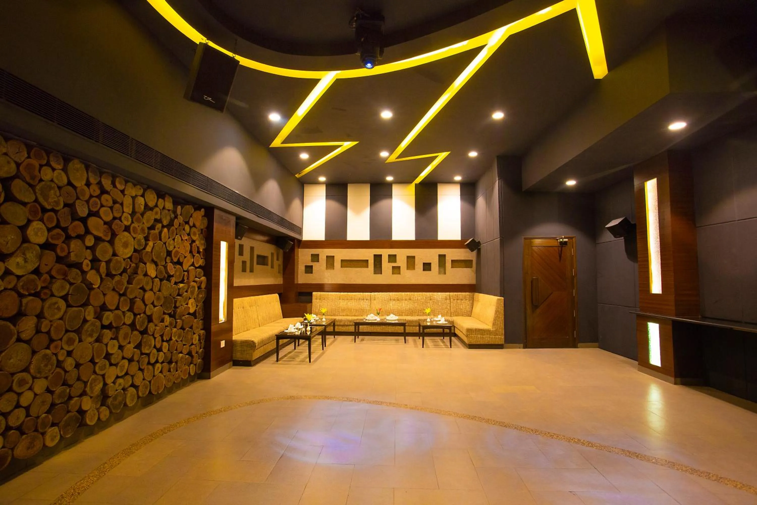 Nightclub / DJ in Best Western Maryland