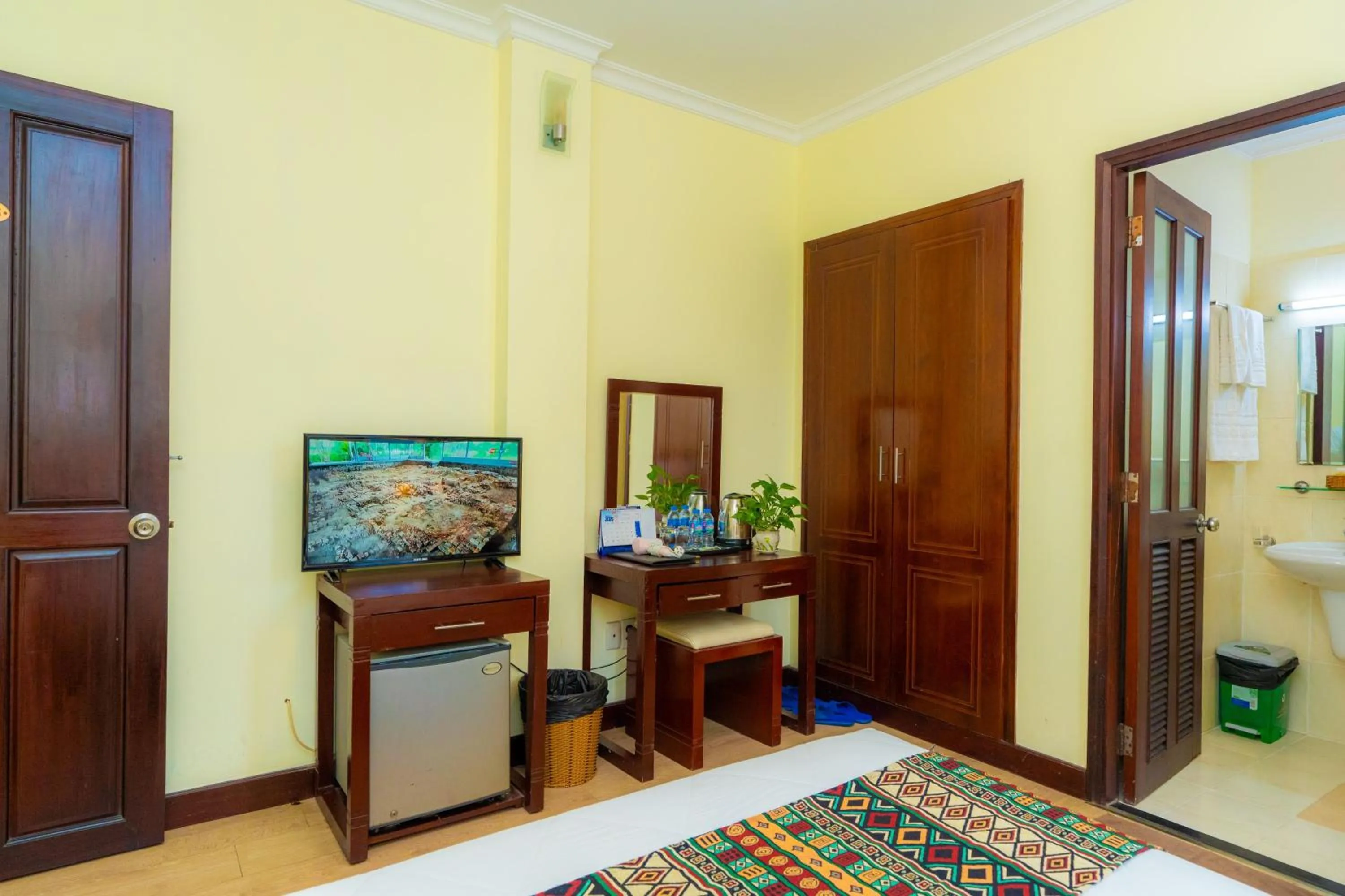 TV and multimedia in Hoang Ha Boutique Hotel